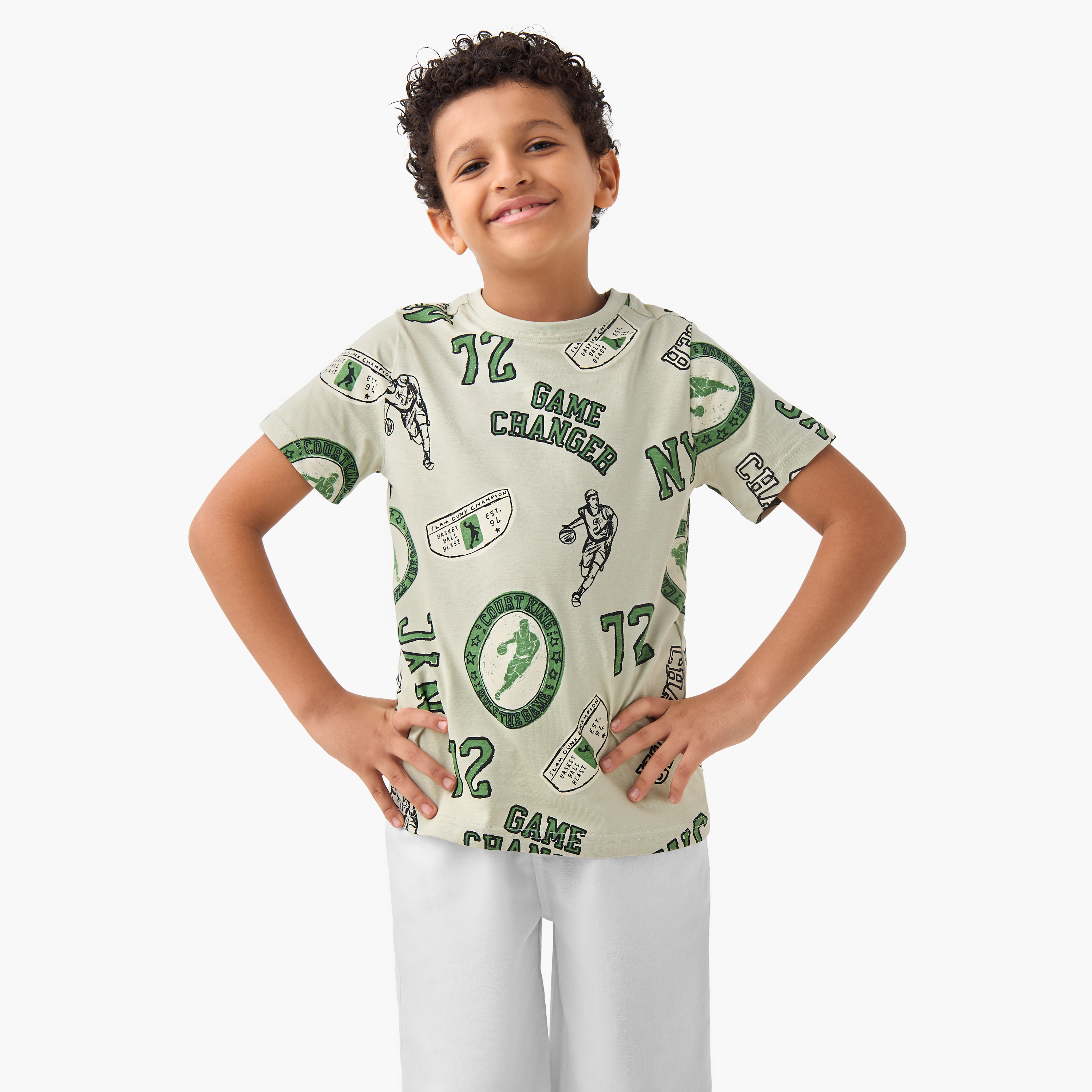 تيشيرت بياقة ضيّقة وأكمام قصيرة وطبعات تزينه بالكامل من جونيورز-boys-clothing-tshirtsandpolos-image-1