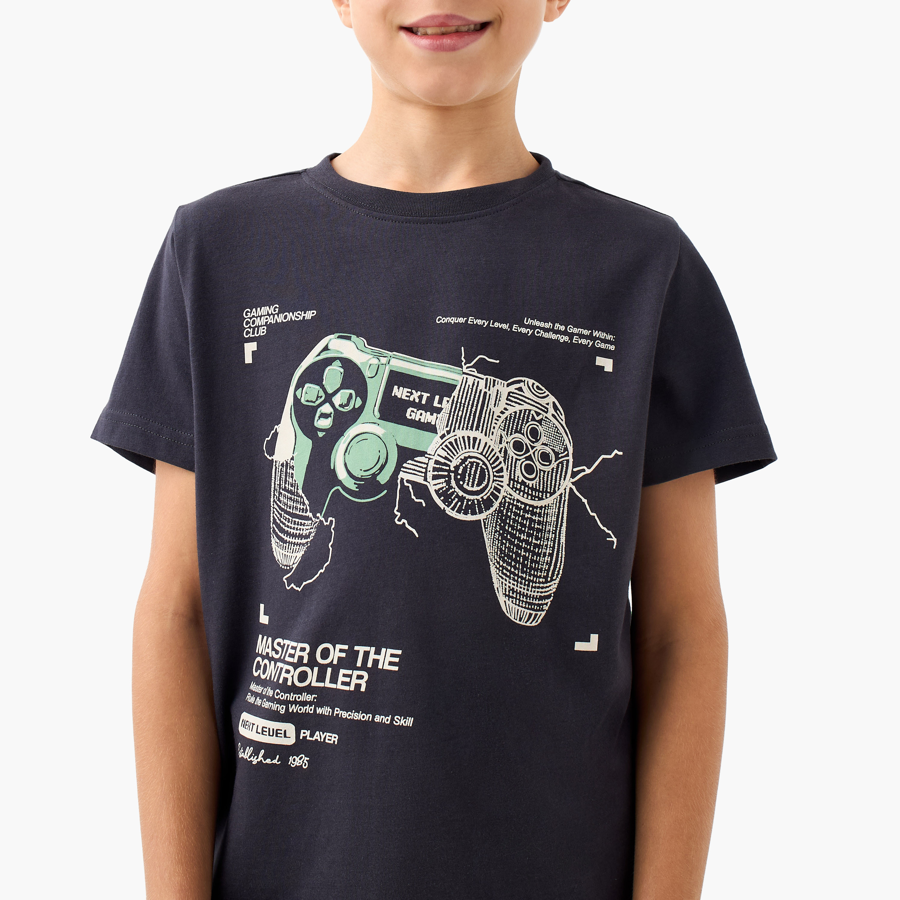 تيشيرت بياقة ضيّقة وأكمام قصيرة وطبعات من جونيورز-boys-clothing-tshirtsandpolos-image-4