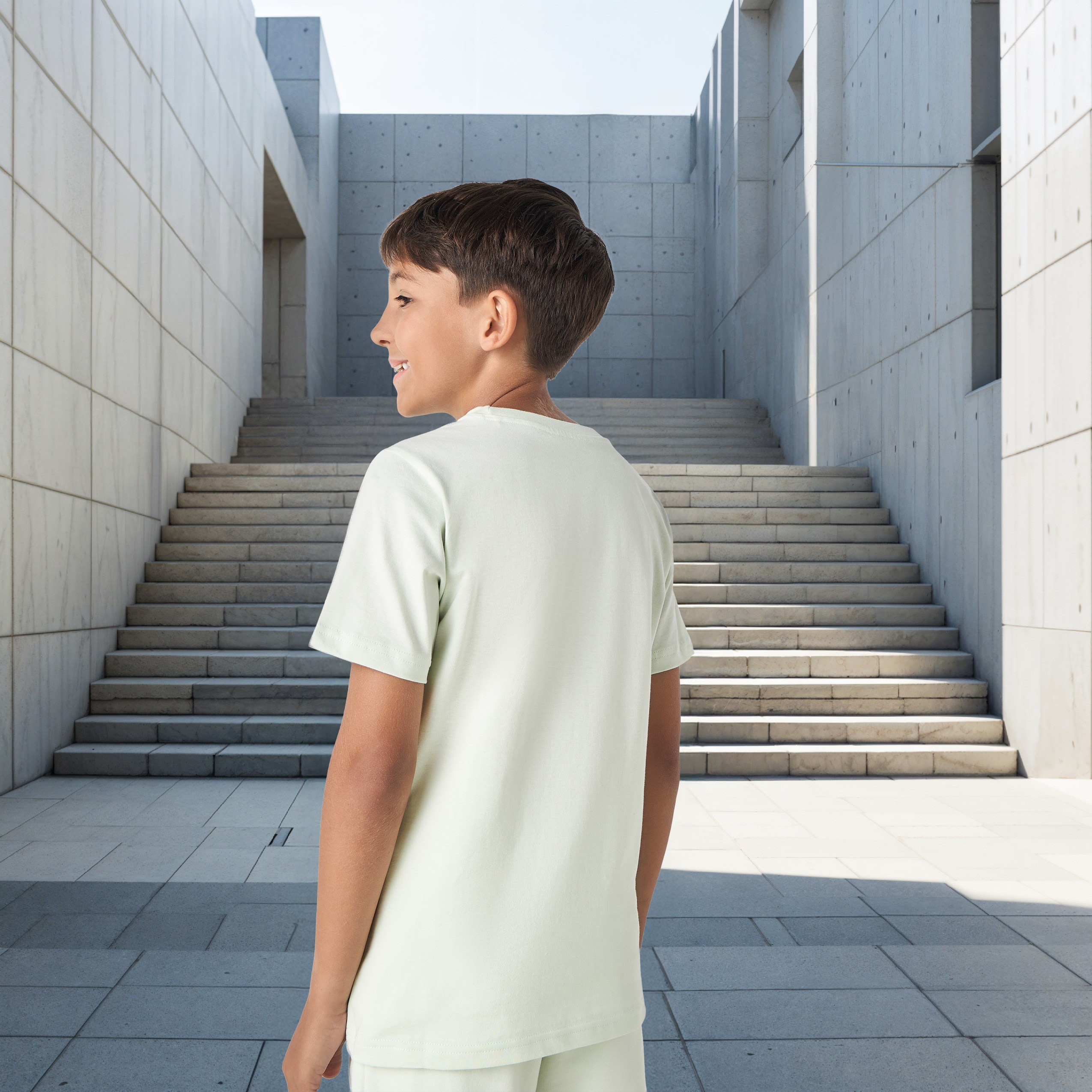 تيشيرت بياقة ضيقة وأكمام قصيرة وطبعات جرافيك من جونيورز-boys-clothing-tshirtsandpolos-image-3