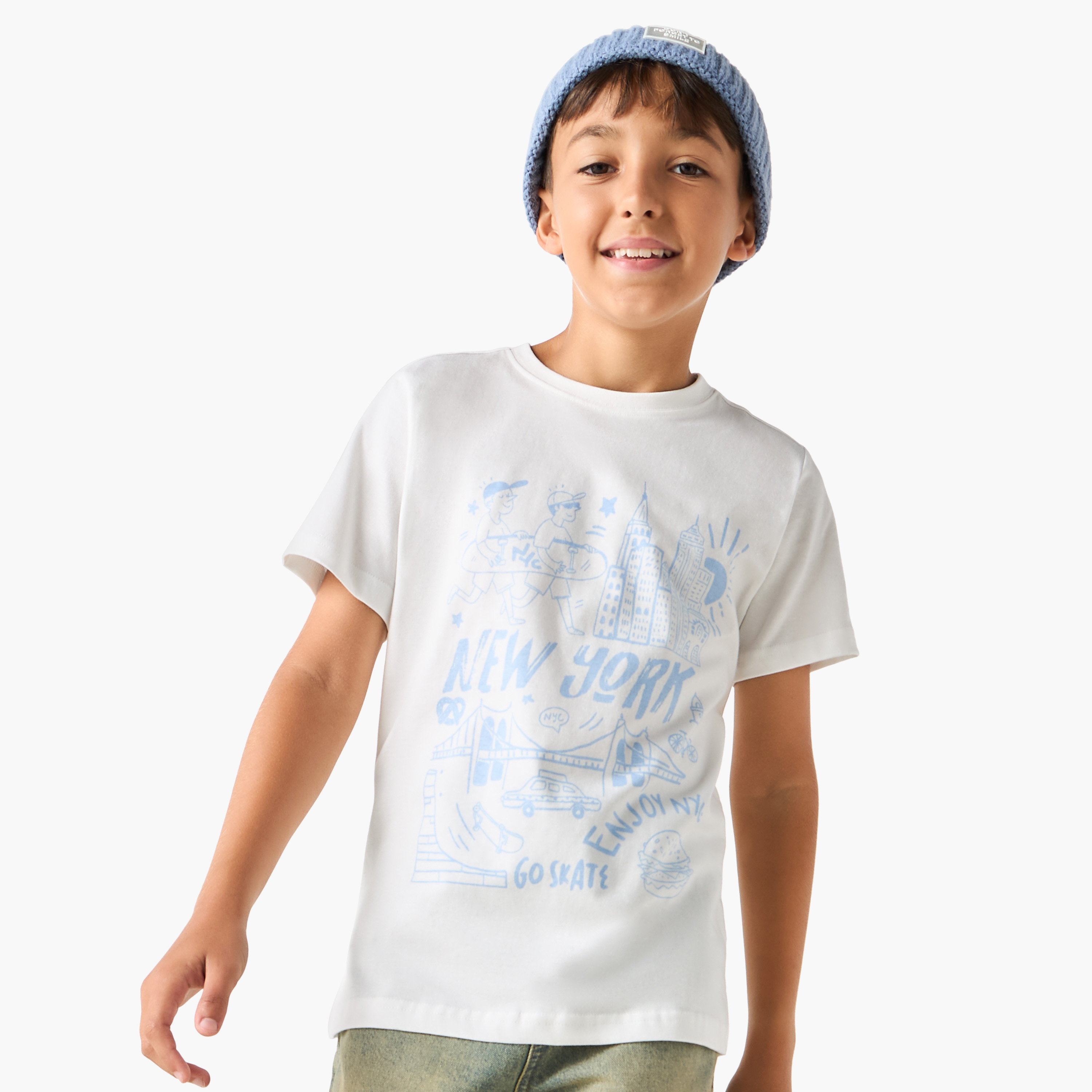 تيشيرت بياقة ضيقة وأكمام قصيرة وطبعات جرافيك من جونيورز-boys-clothing-tshirtsandpolos-image-1
