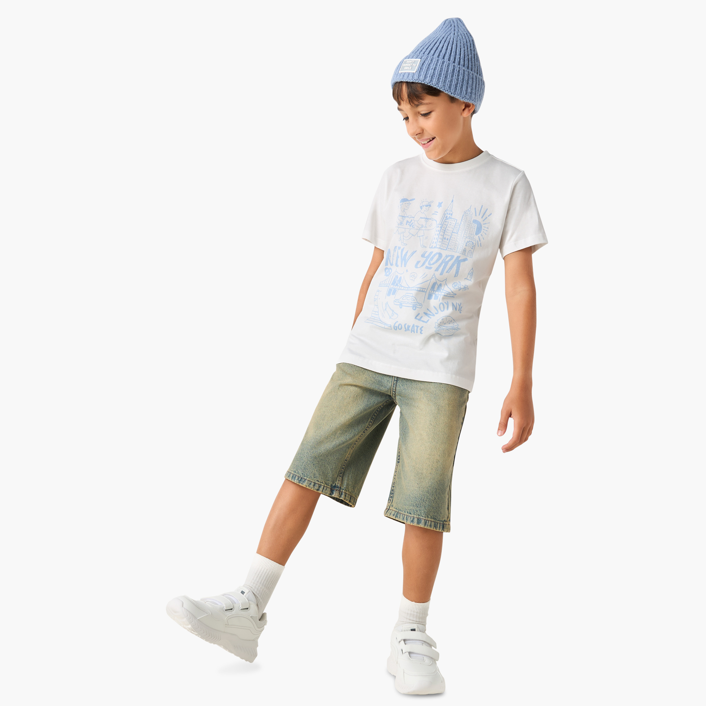 تيشيرت بياقة ضيقة وأكمام قصيرة وطبعات جرافيك من جونيورز-boys-clothing-tshirtsandpolos-image-2