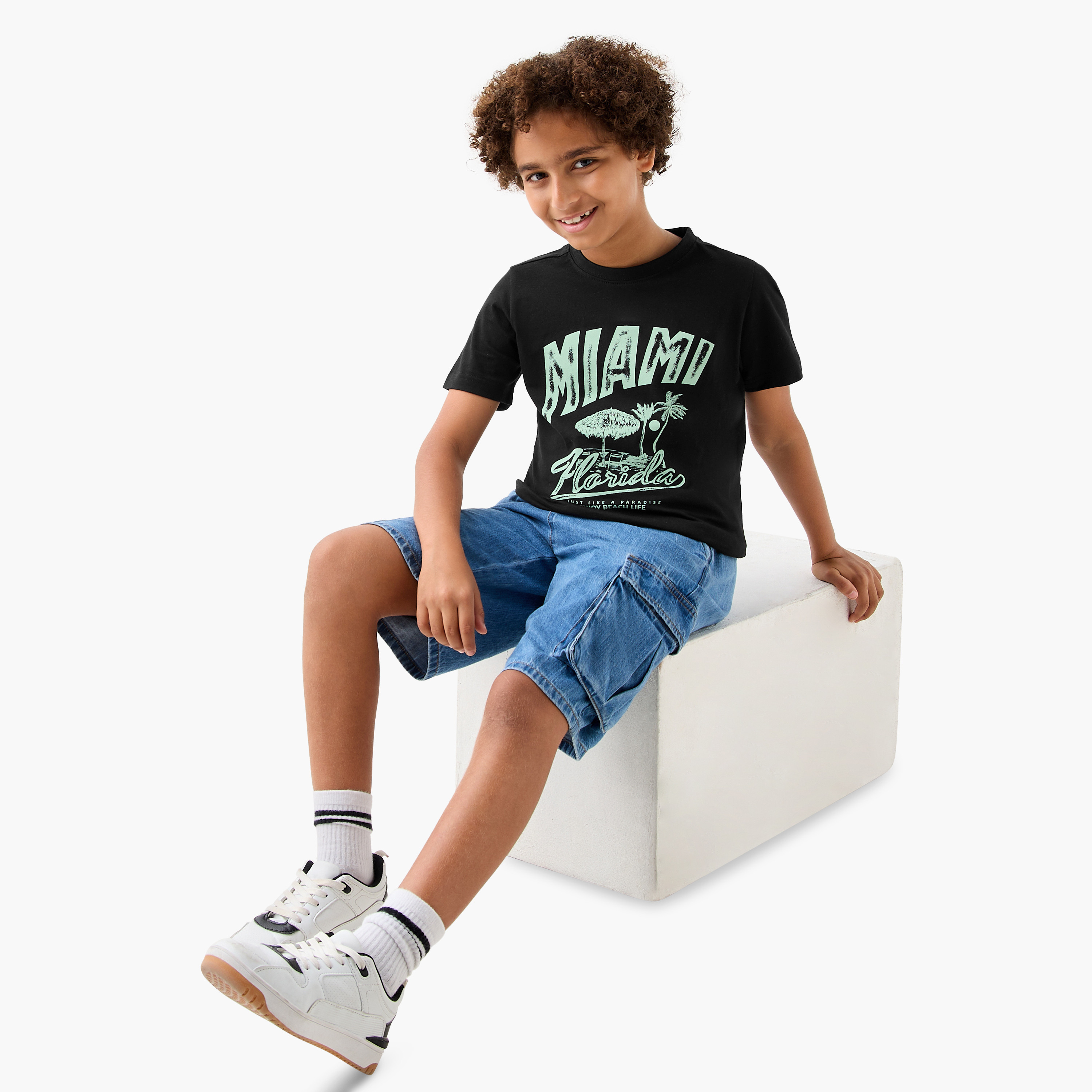 تيشيرت بياقة ضيقة وأكمام قصيرة وطبعات من جونيورز-boys-clothing-tshirtsandpolos-image-2