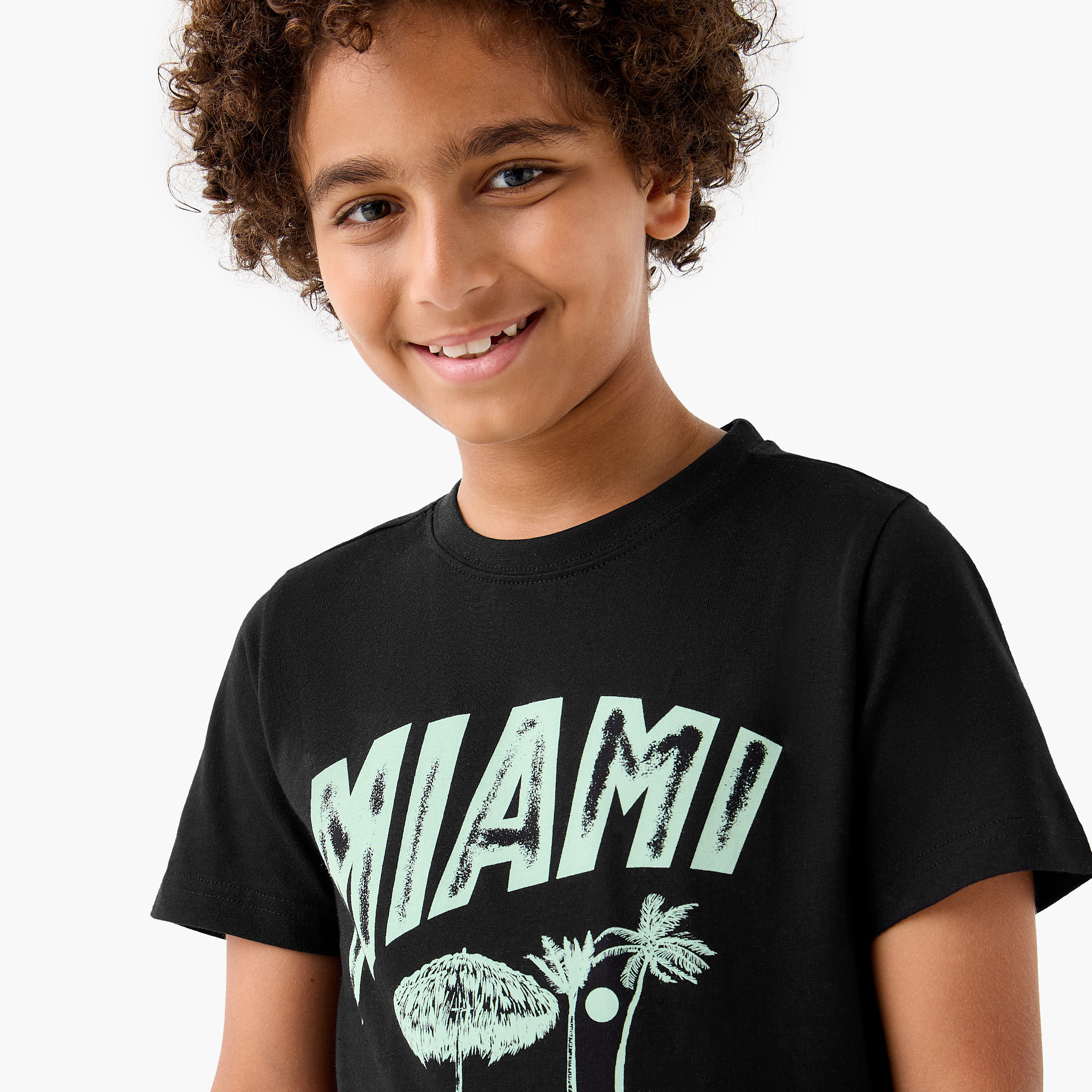 تيشيرت بياقة ضيقة وأكمام قصيرة وطبعات من جونيورز-boys-clothing-tshirtsandpolos-image-4