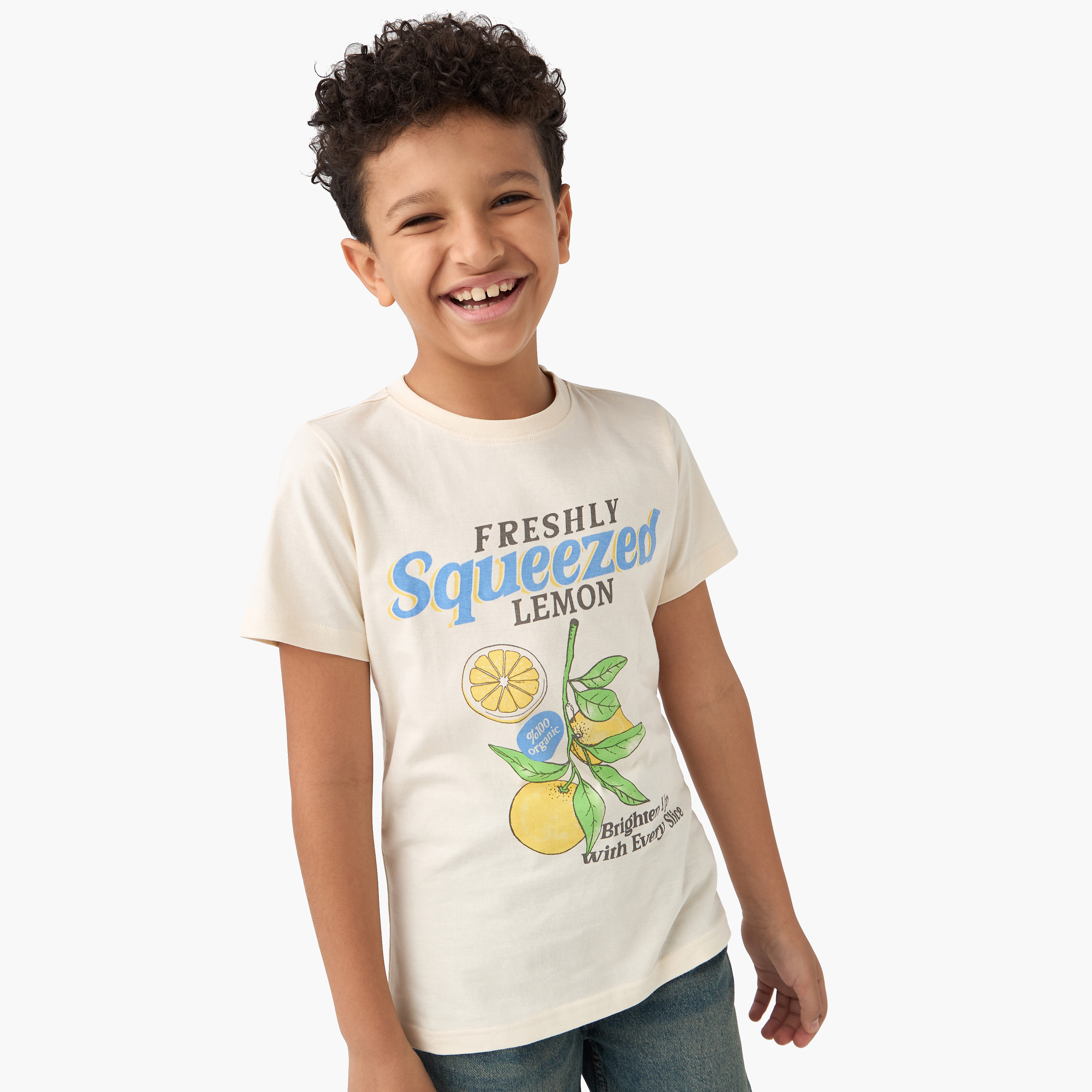 تيشيرت بياقة ضيقة وطبعات جرافيك وأكمام قصيرة من جونيورز-boys-clothing-tshirtsandpolos-image-1