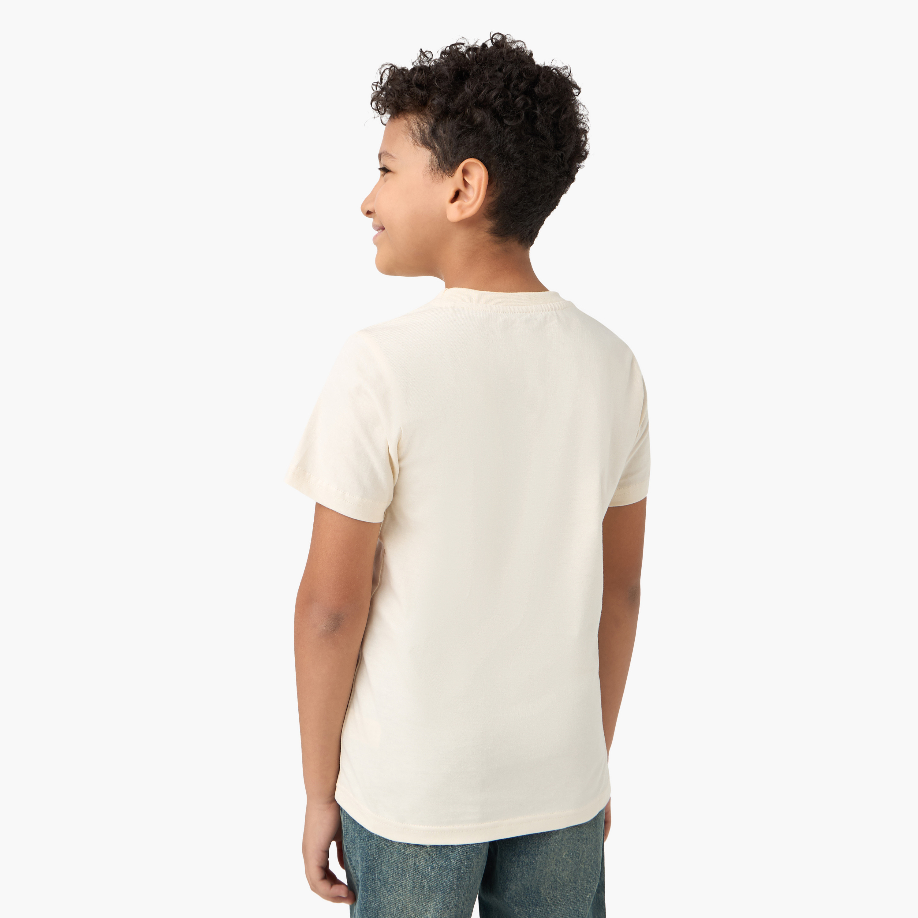 تيشيرت بياقة ضيقة وطبعات جرافيك وأكمام قصيرة من جونيورز-boys-clothing-tshirtsandpolos-image-3