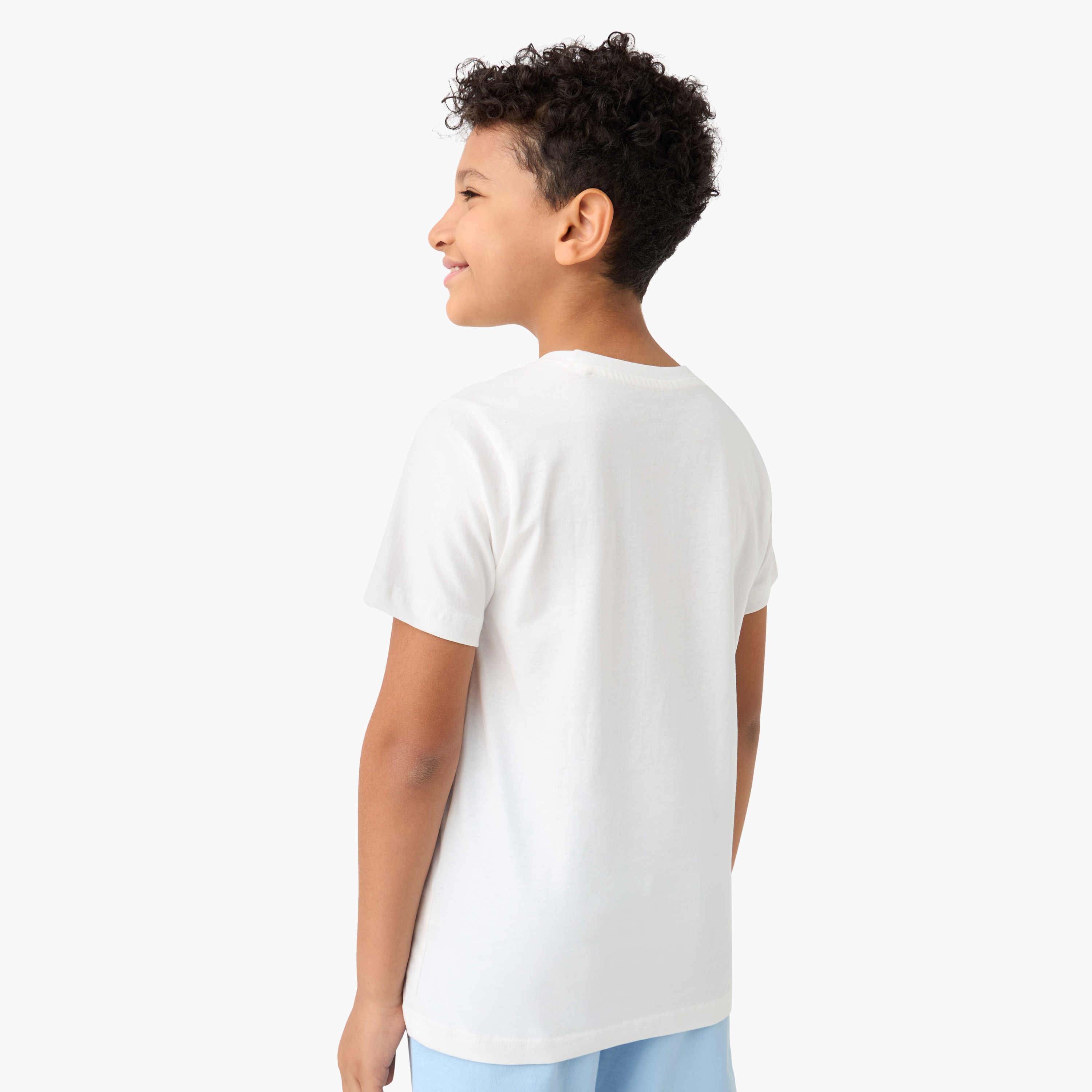 تيشيرت بياقة ضيقة وطبعات جرافيك وأكمام قصيرة من جونيورز-boys-clothing-tshirtsandpolos-image-3