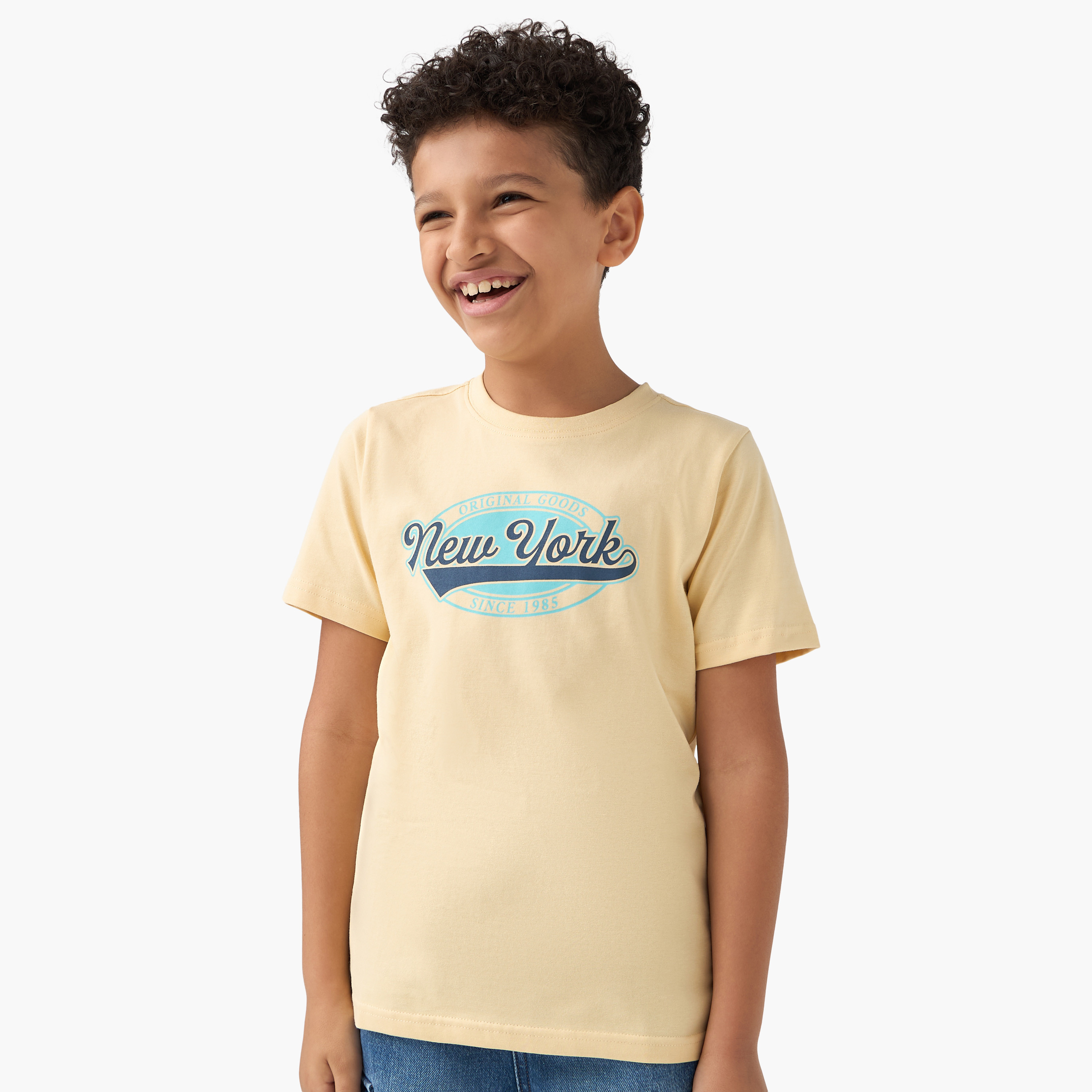 تيشيرت بياقة ضيقة وأكمام قصيرة وطبعات جرافيك من جونيورز-boys-clothing-tshirtsandpolos-image-1