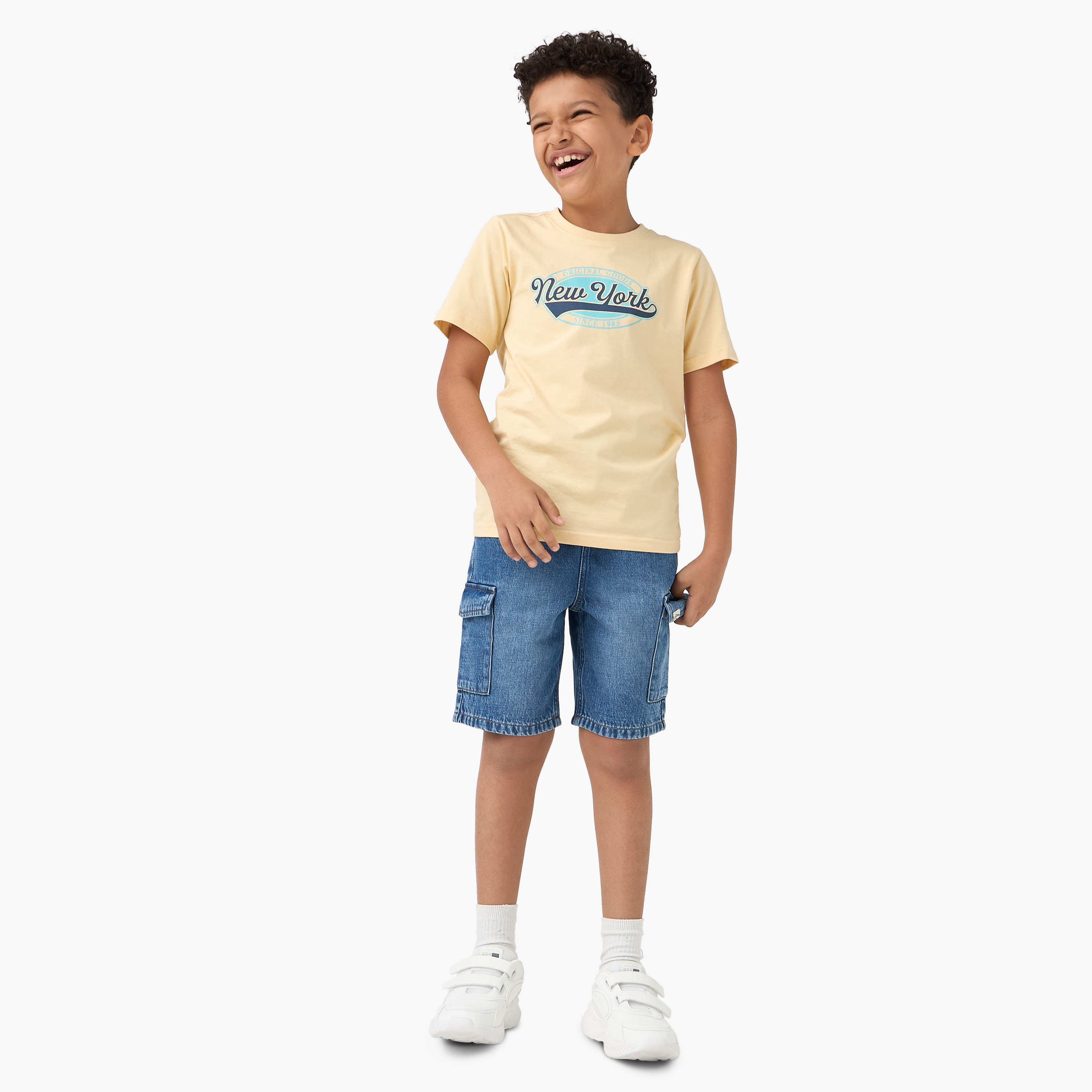 تيشيرت بياقة ضيقة وأكمام قصيرة وطبعات جرافيك من جونيورز-boys-clothing-tshirtsandpolos-image-2