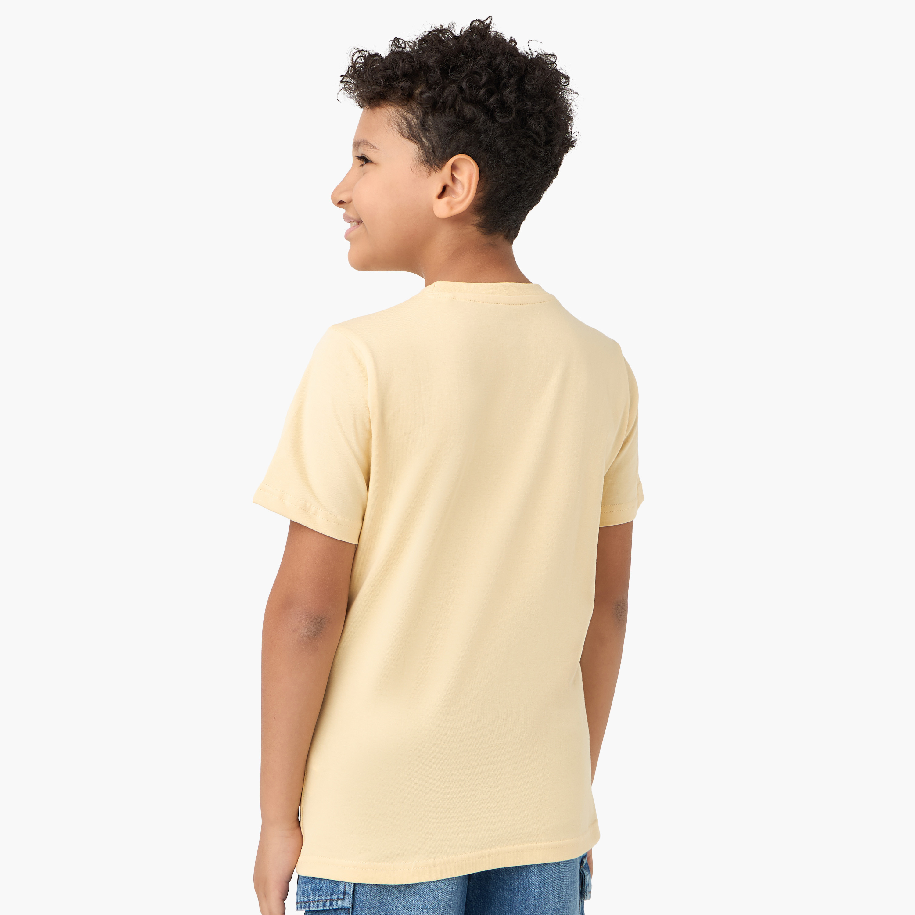 تيشيرت بياقة ضيقة وأكمام قصيرة وطبعات جرافيك من جونيورز-boys-clothing-tshirtsandpolos-image-3