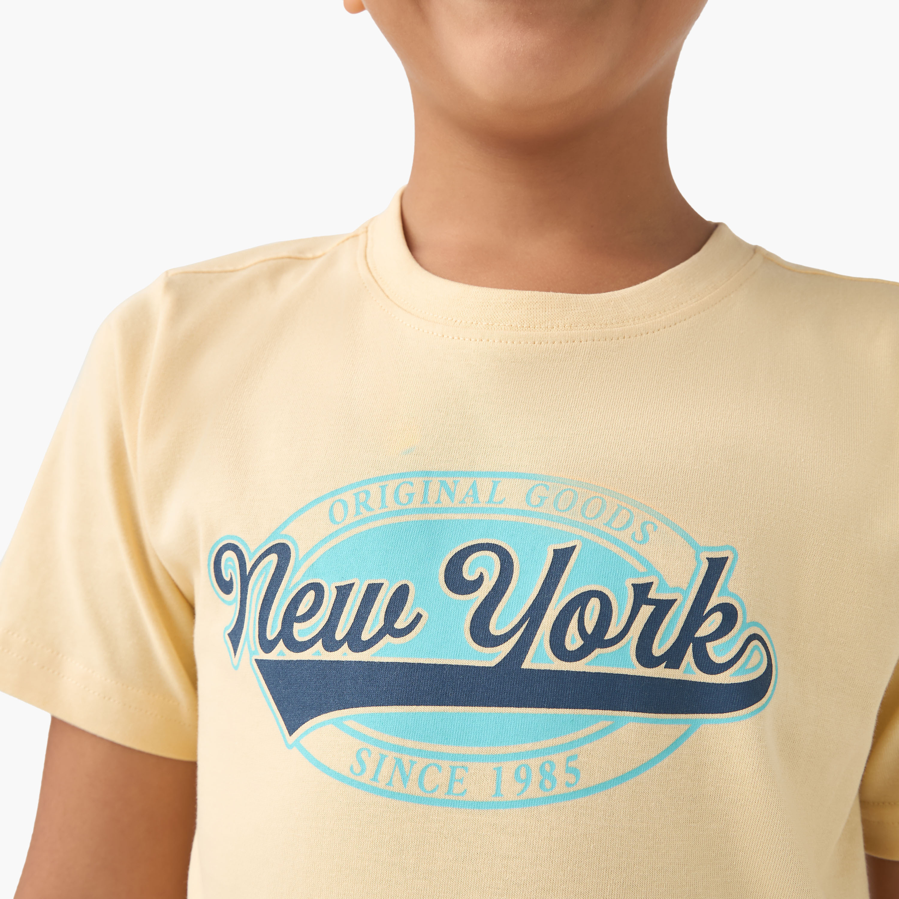 تيشيرت بياقة ضيقة وأكمام قصيرة وطبعات جرافيك من جونيورز-boys-clothing-tshirtsandpolos-image-4
