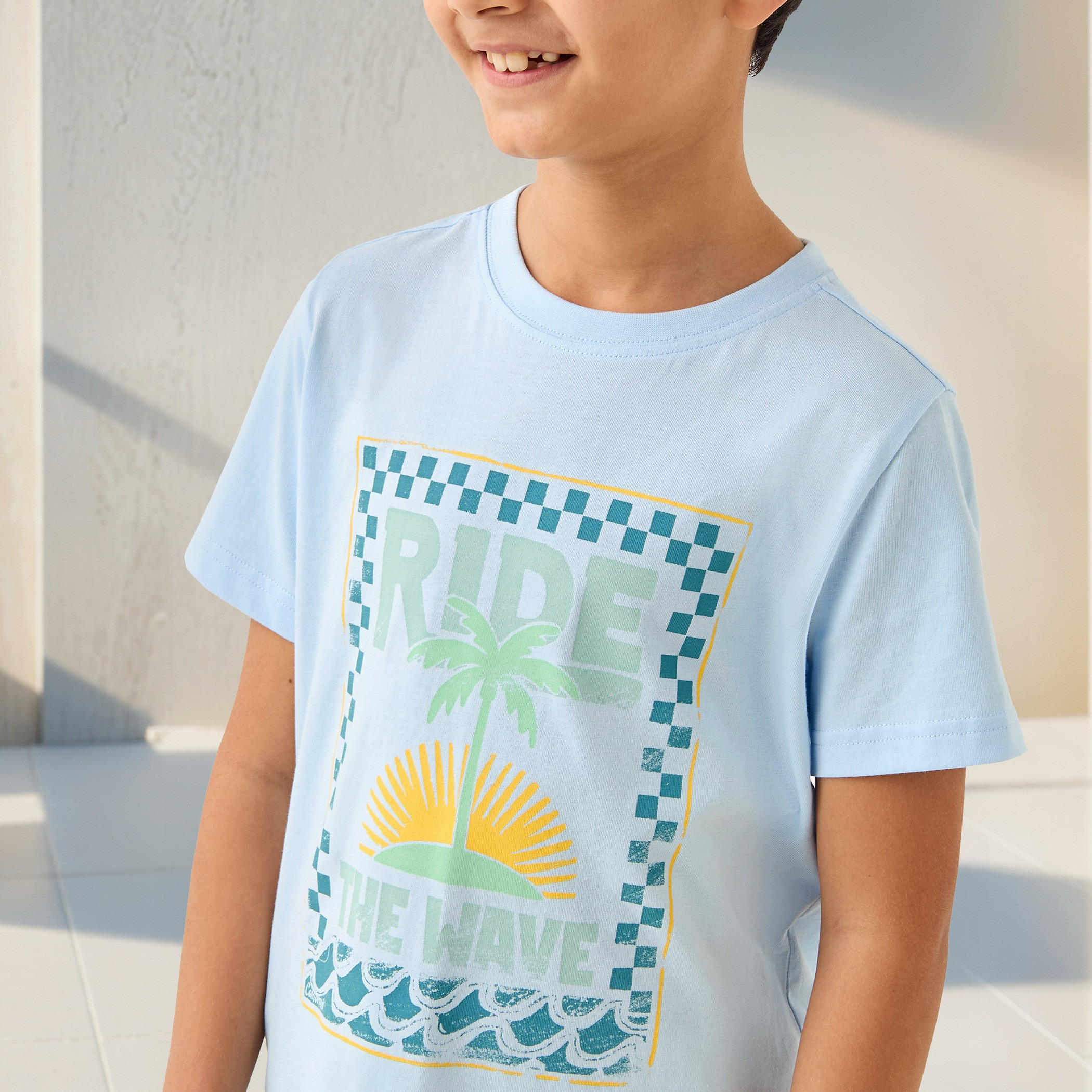 تيشيرت بطبعات جرافيك وأكمام قصيرة من جونيورز-boys-clothing-tshirtsandpolos-image-4