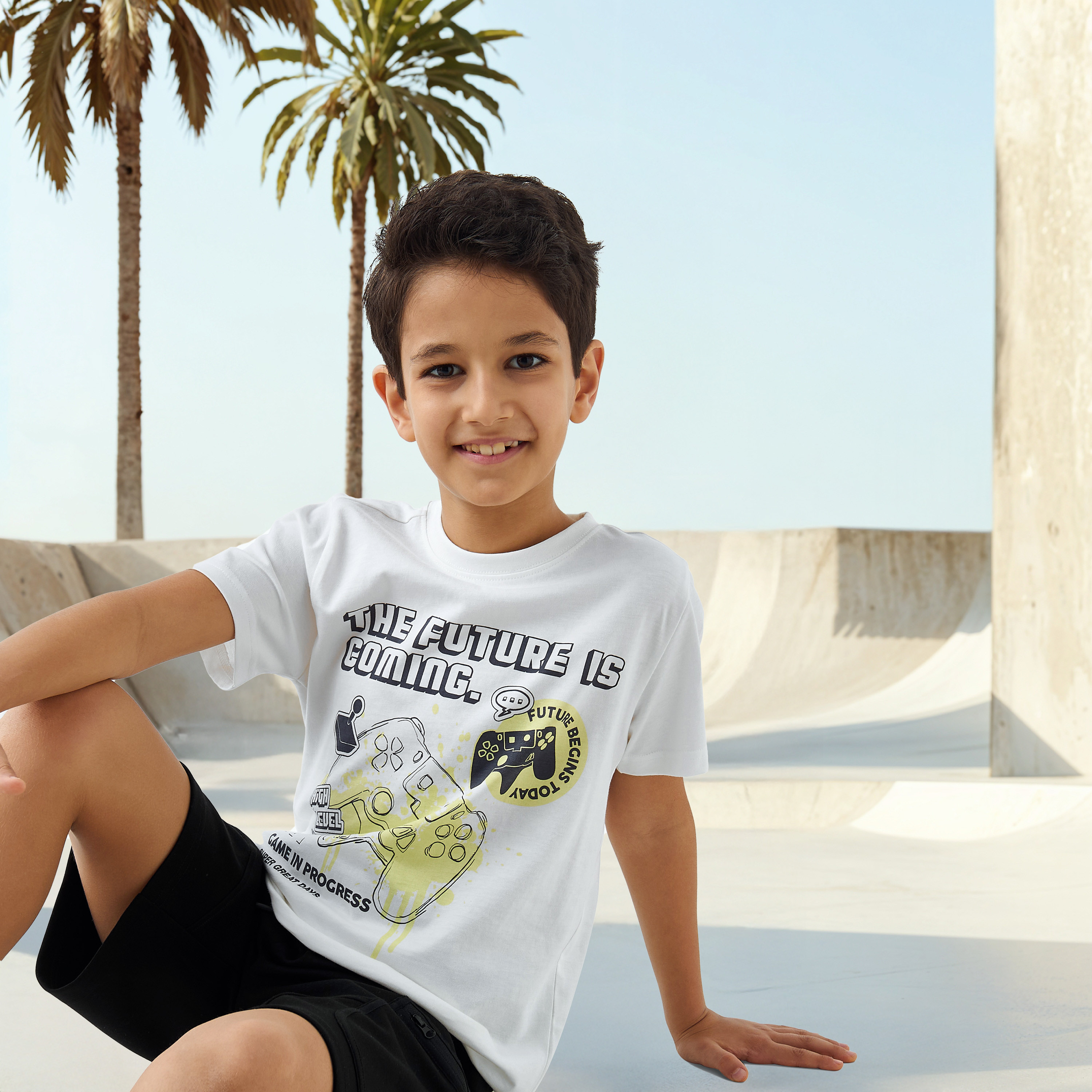 تيشيرت بياقة ضيقة وأكمام قصيرة وطبعات من جونيورز-boys-clothing-tshirtsandpolos-image-1