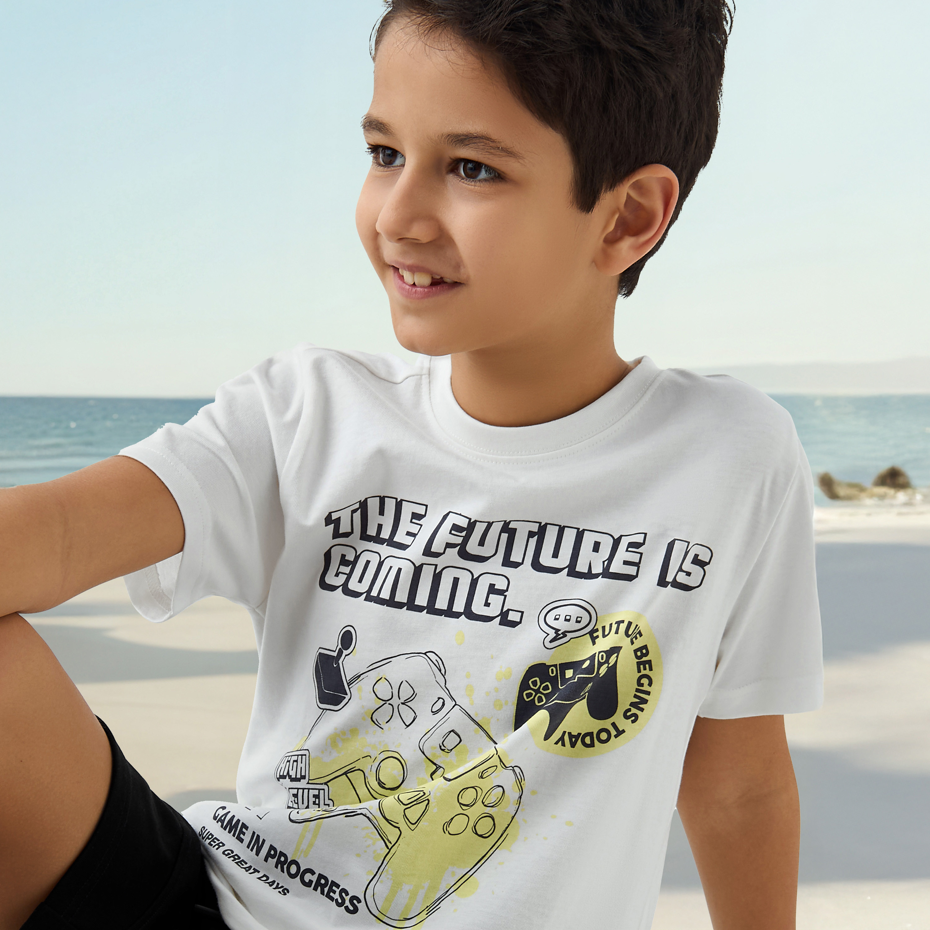 تيشيرت بياقة ضيقة وأكمام قصيرة وطبعات من جونيورز-boys-clothing-tshirtsandpolos-image-4