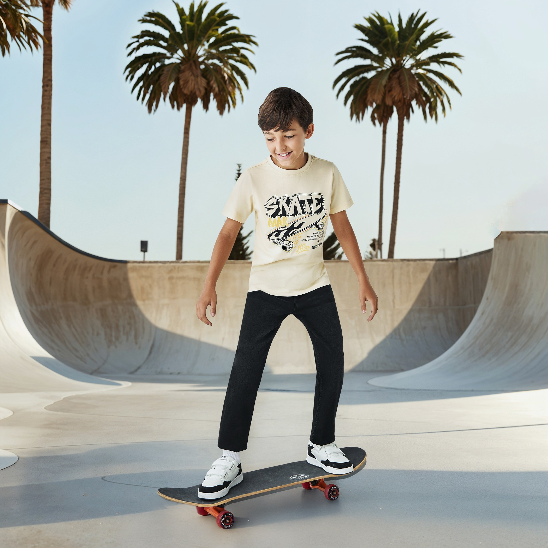 تيشيرت بياقة مستديرة وأكمام قصيرة وطبعات جرافيك من جونيورز-boys-clothing-tshirtsandpolos-image-2