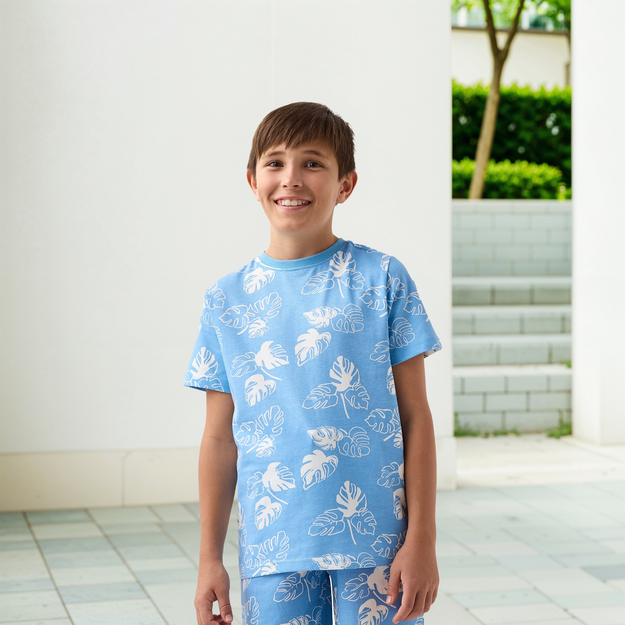 تيشيرت بطبعات أوراق شجر وأكمام قصيرة من جونيورز-boys-clothing-tshirtsandpolos-image-1