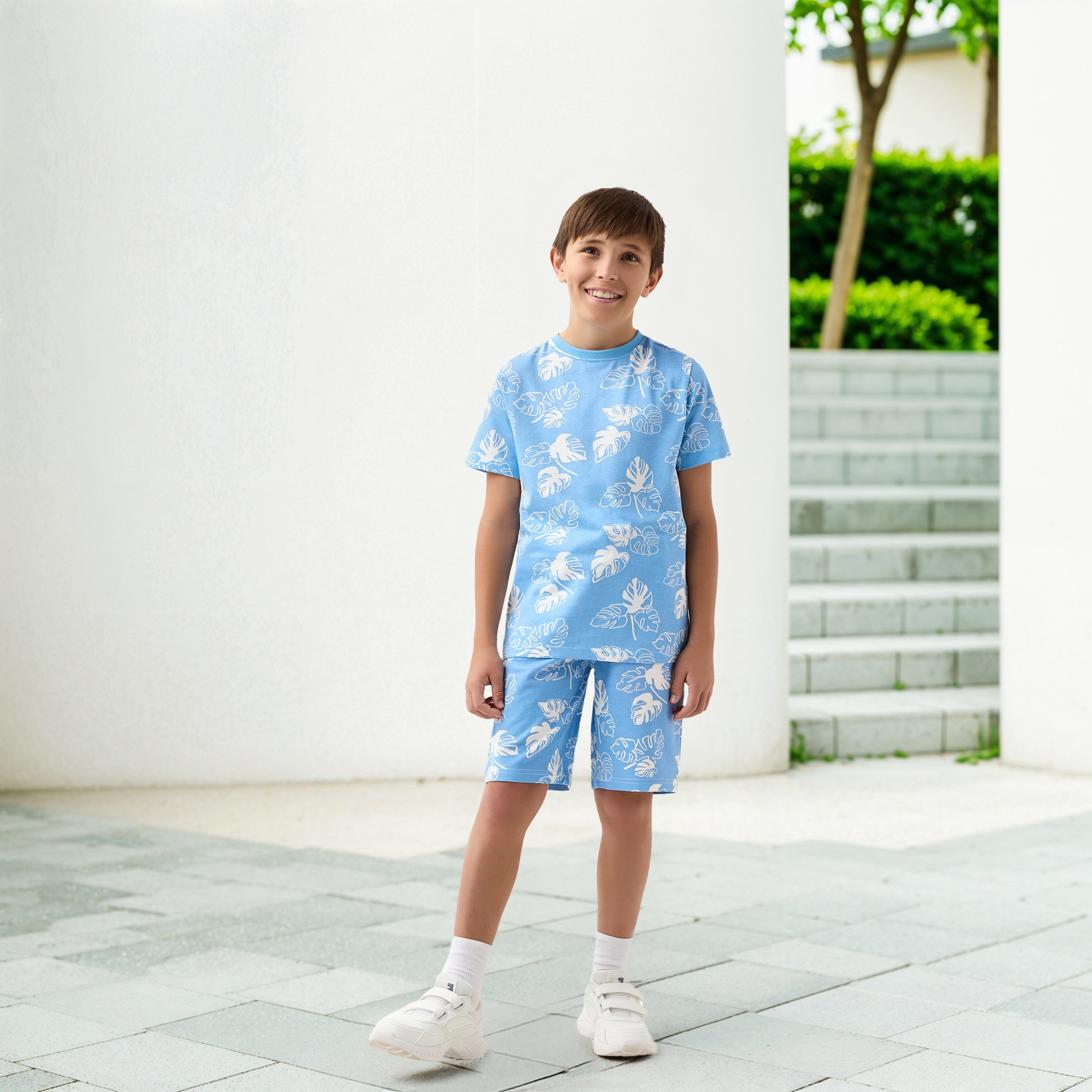 تيشيرت بطبعات أوراق شجر وأكمام قصيرة من جونيورز-boys-clothing-tshirtsandpolos-image-2