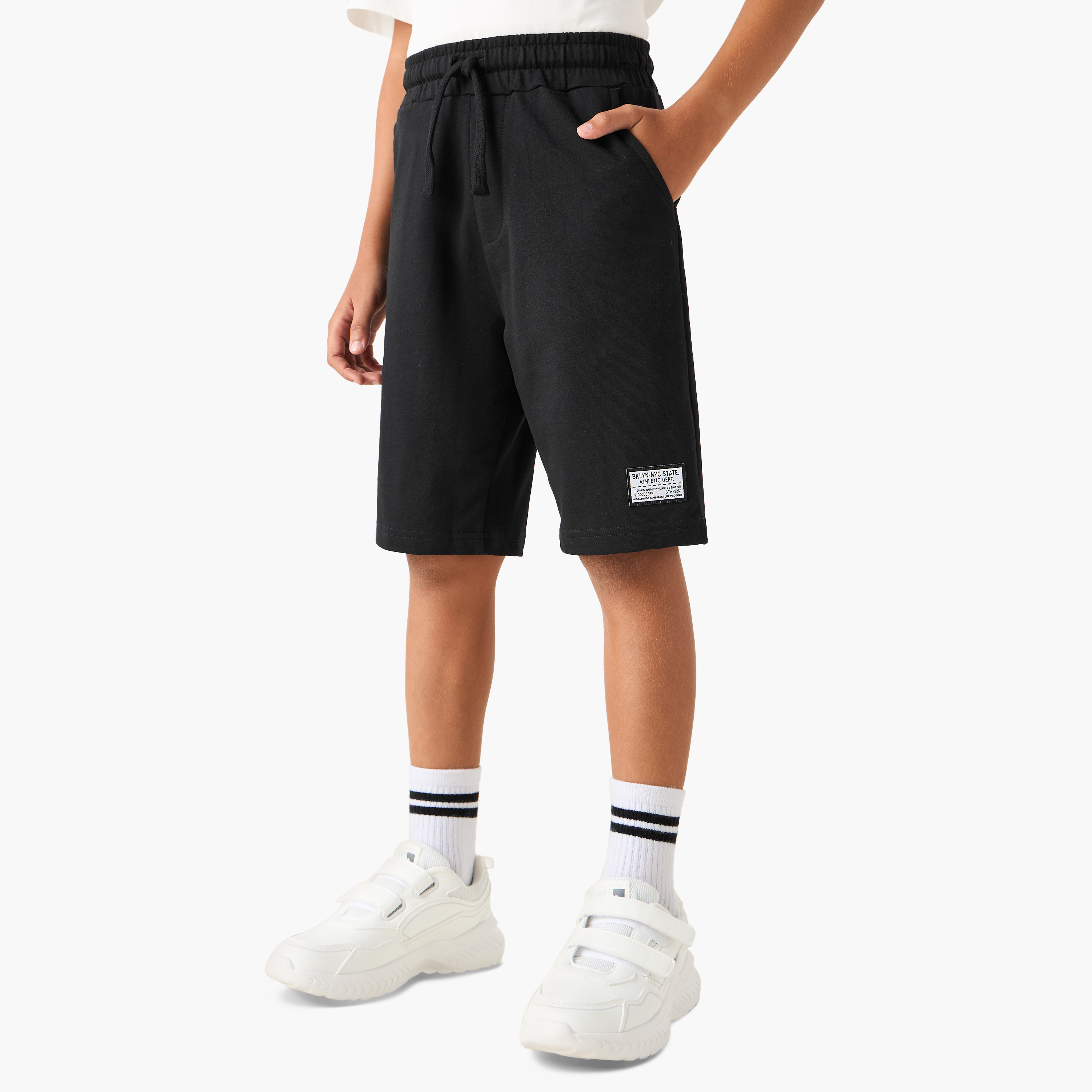 شورت سادة بجيوب ورباط إغلاق من جونيورز-boys-clothing-bottoms-shorts-image-1