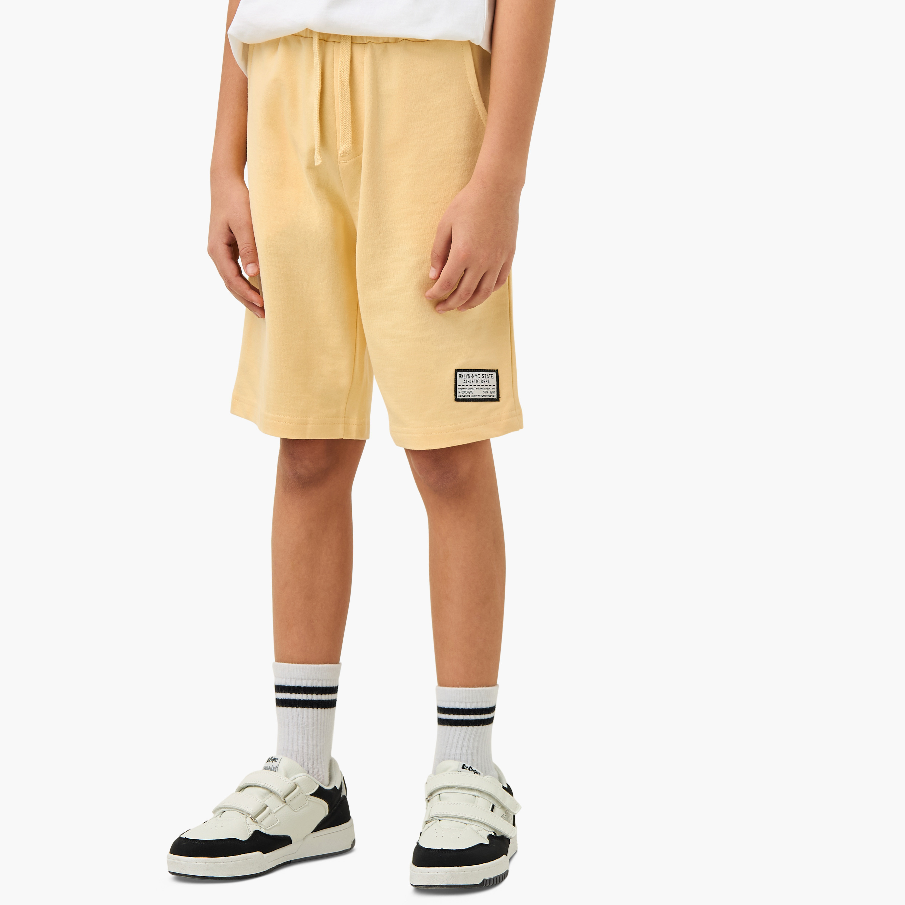 شورت سادة بجيوب ورباط إغلاق من جونيورز-boys-clothing-bottoms-shorts-image-1