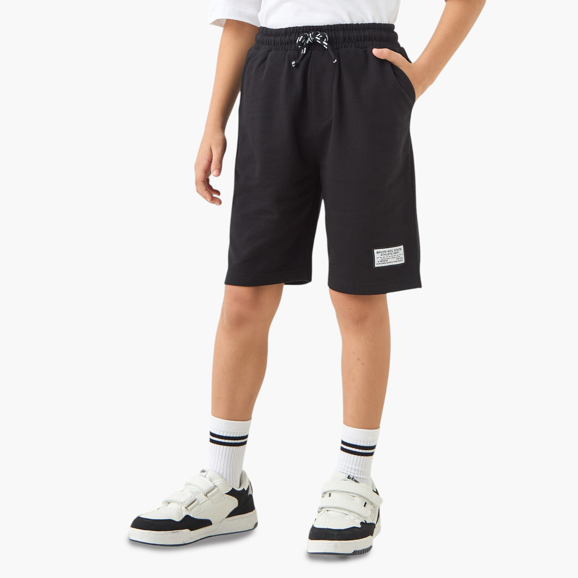 شورت سادة بجيوب ورباط إغلاق من جونيورز-boys-clothing-bottoms-shorts-image-1
