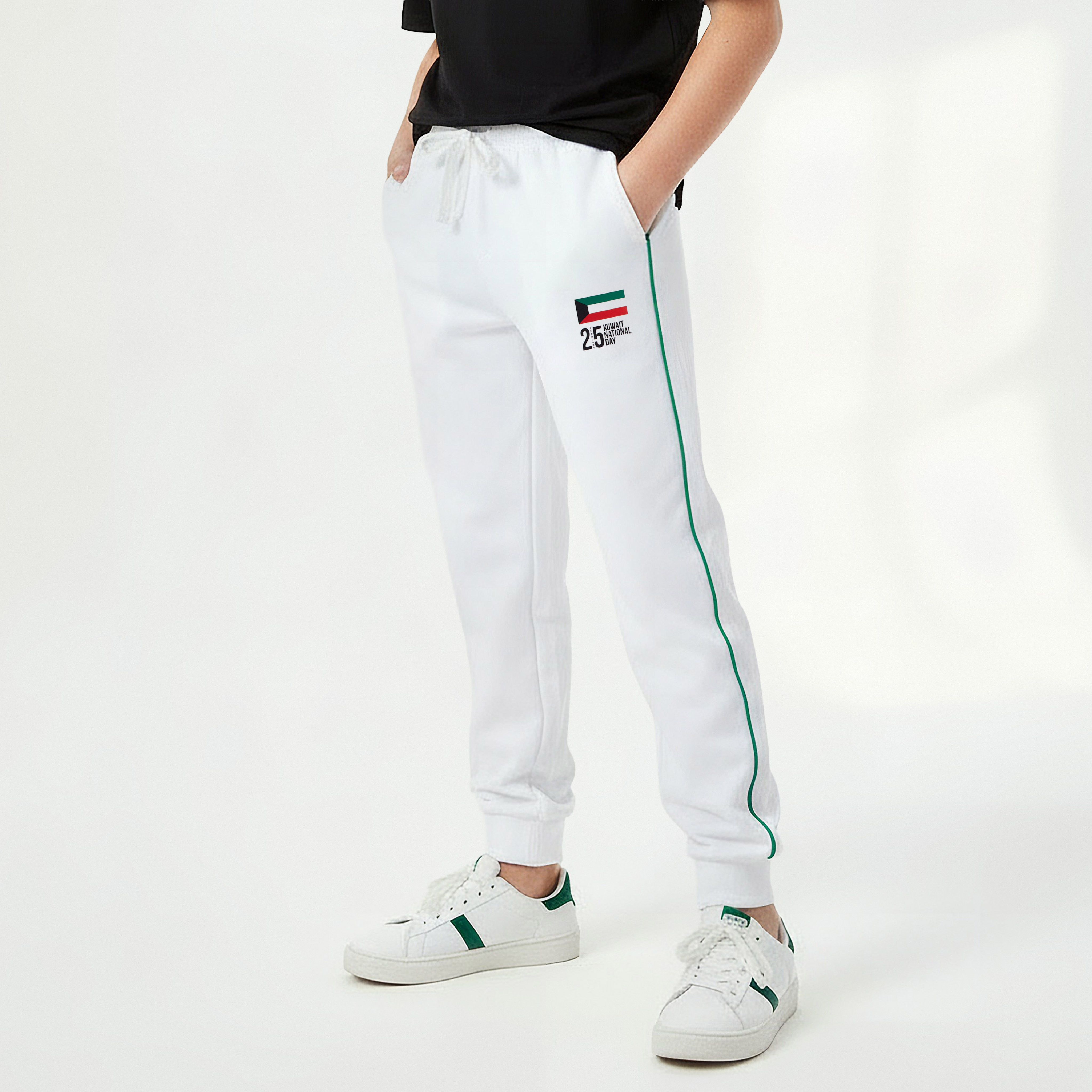 بنطلون رياضي برباط إغلاق وطبعات اليوم الوطني للكويت من جونيورز-boys-clothing-bottoms-joggersandtrackpants-image-1