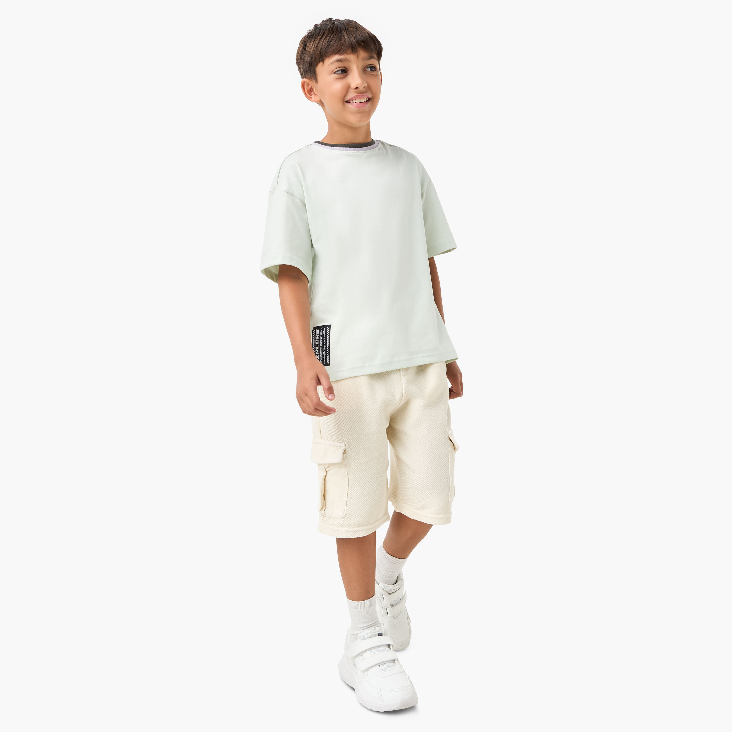 تيشيرت سادة بياقة ضيقة وأكمام قصيرة من جونيورز-boys-clothing-tshirtsandpolos-image-2
