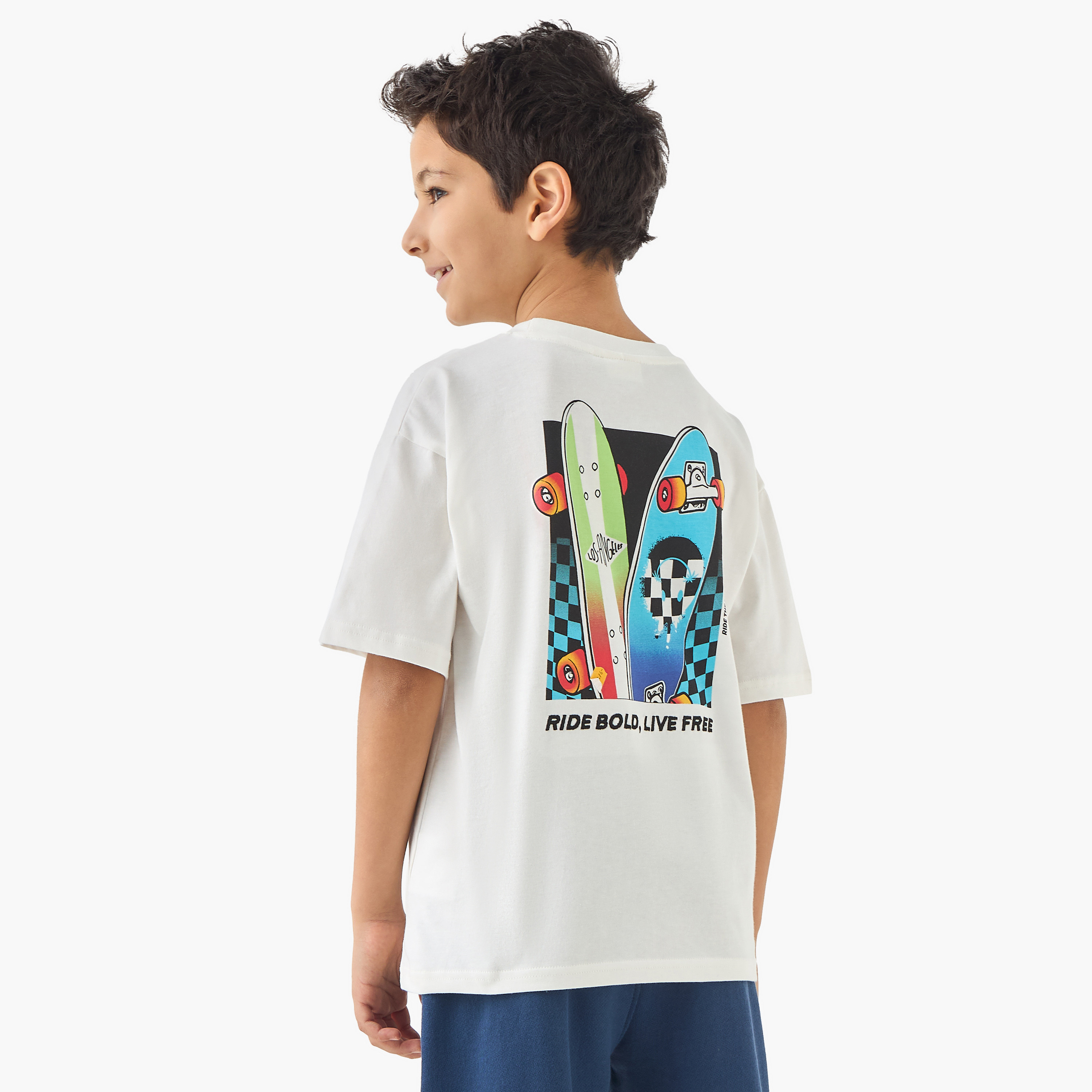 تيشيرت بياقة ضيقة وأكمام قصيرة وطبعات من جونيورز-boys-clothing-tshirtsandpolos-image-1