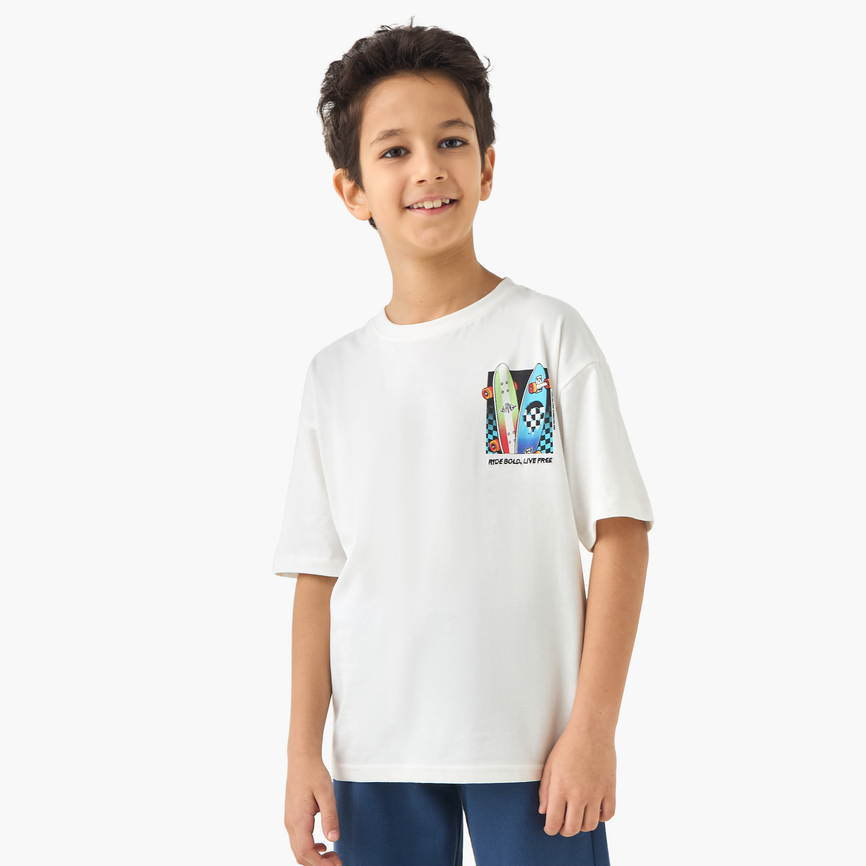 تيشيرت بياقة ضيقة وأكمام قصيرة وطبعات من جونيورز-boys-clothing-tshirtsandpolos-image-3