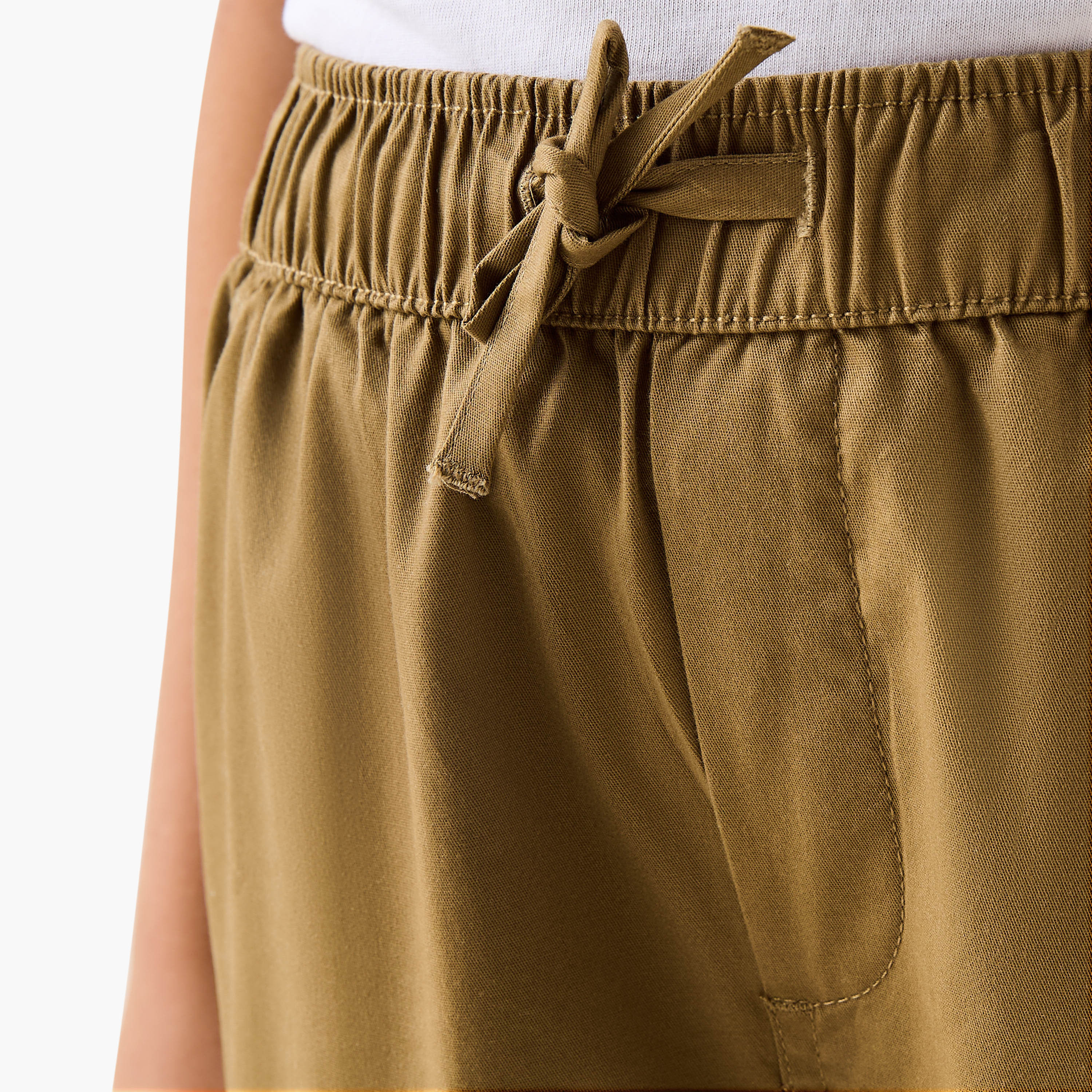 بنطلون كارجو سادة بخصر مطاطي وجيوب من جونيورز-boys-clothing-bottoms-trousers-image-1