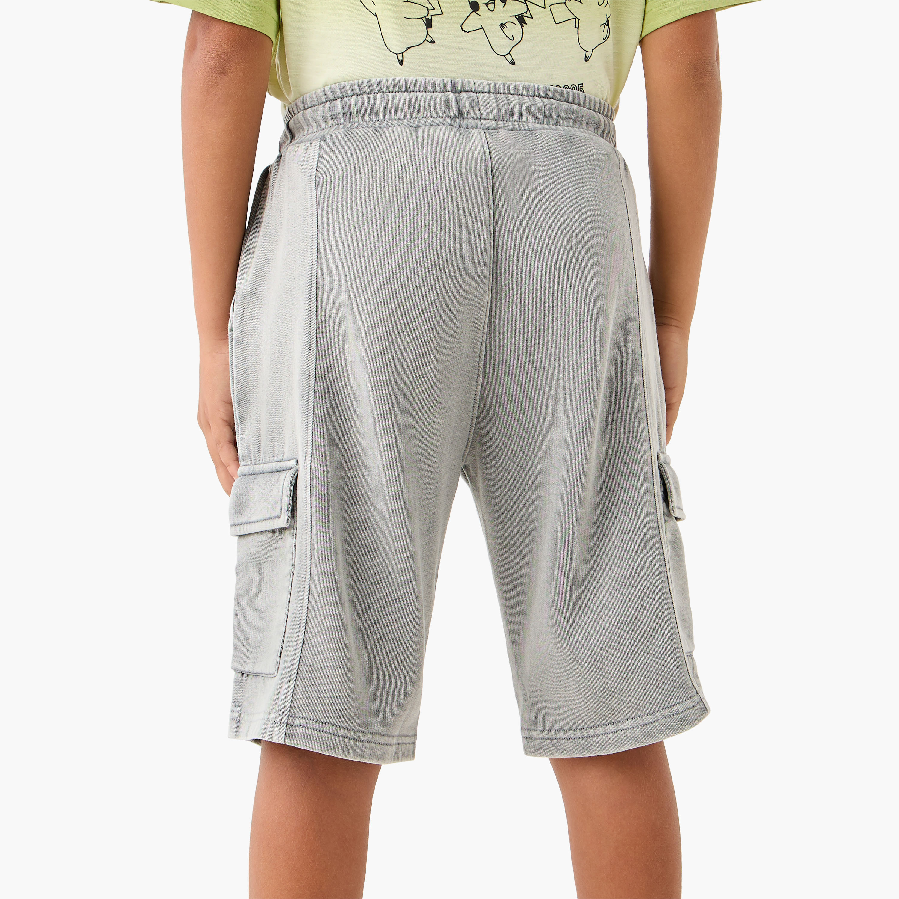شورت سادة برباط إغلاق وجيوب كارجو من جونيورز-boys-clothing-bottoms-shorts-image-3