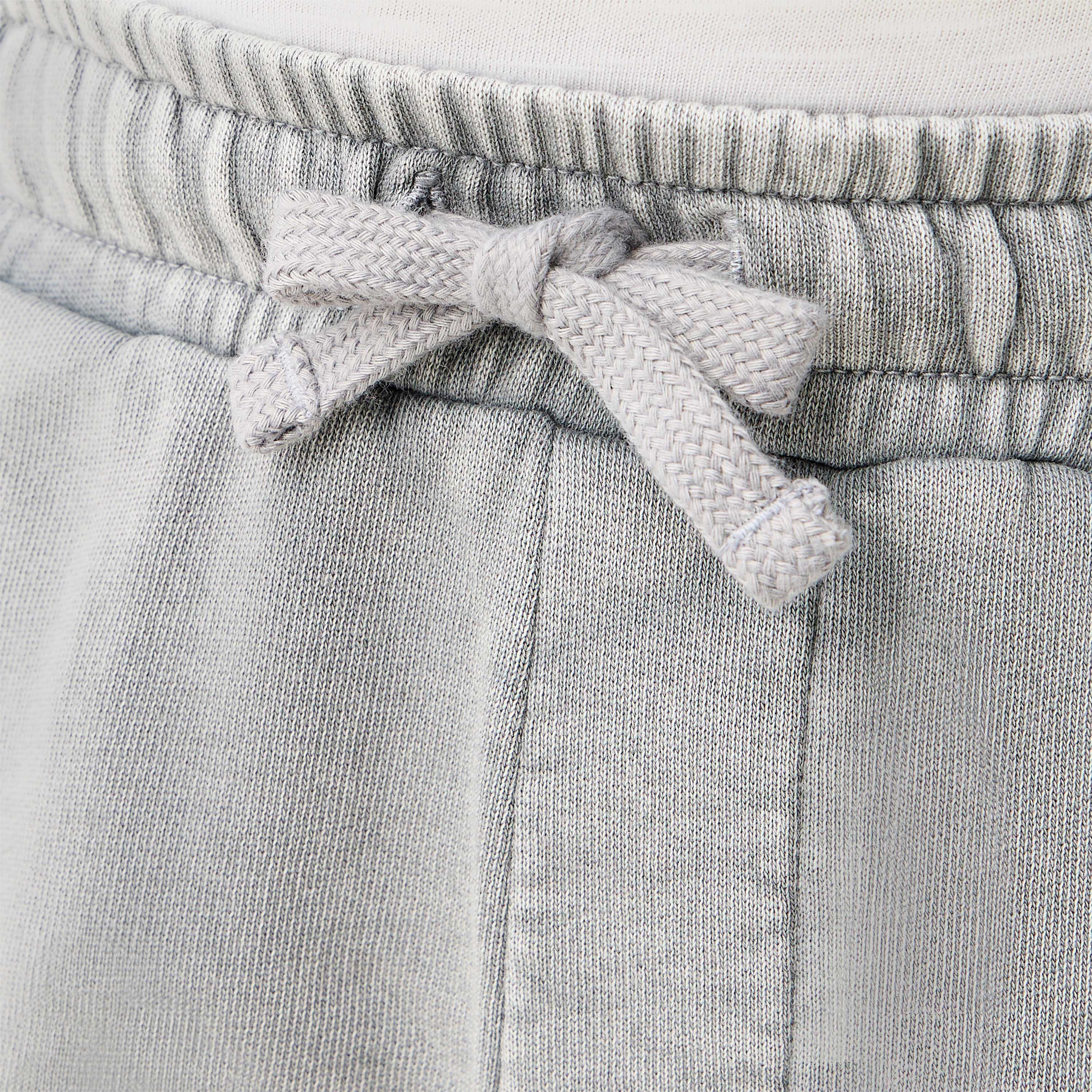 شورت سادة برباط إغلاق وجيوب كارجو من جونيورز-boys-clothing-bottoms-shorts-image-5