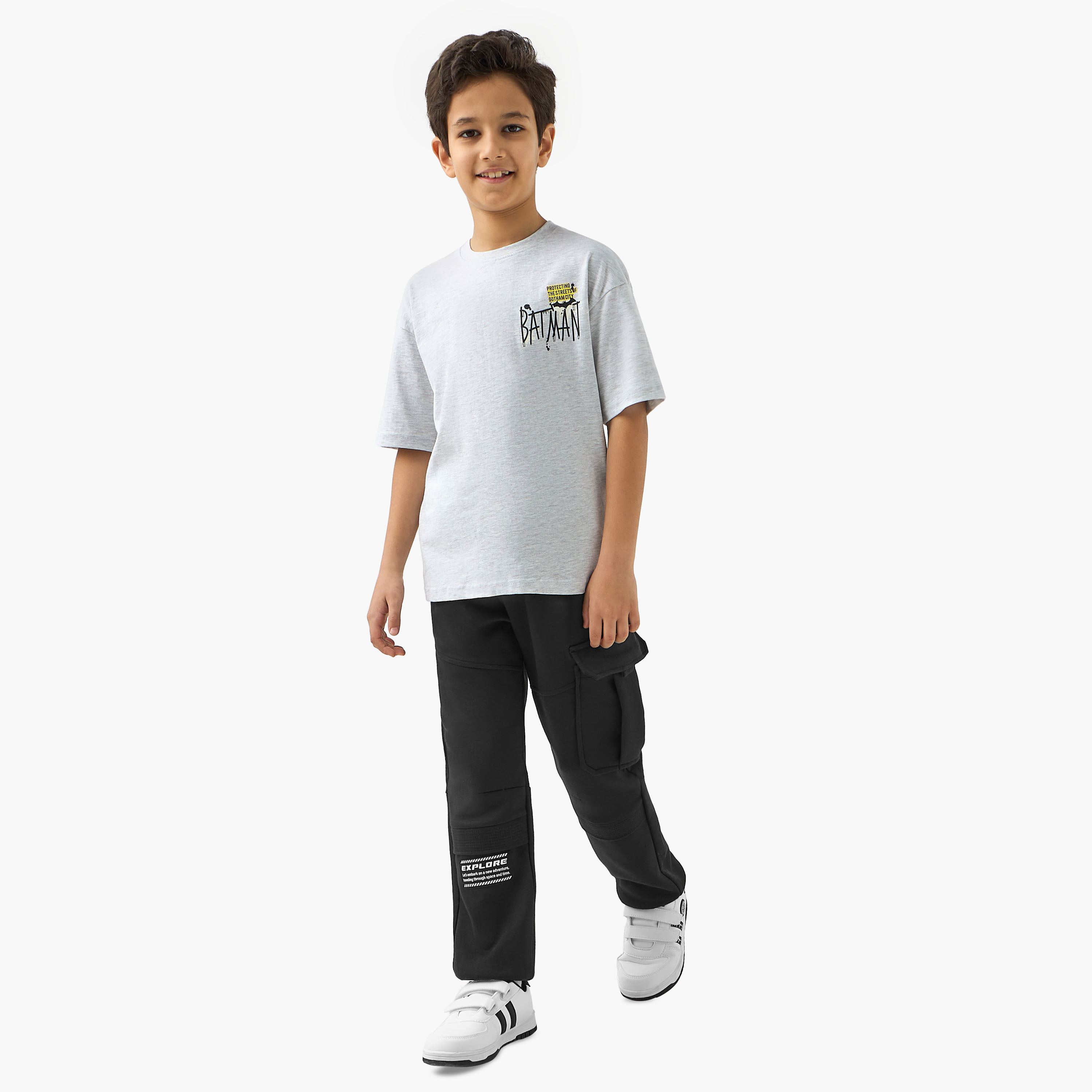Juniors Applique Detail Joggers with Drawstring Closure and Pockets-boys-clothing-bottoms-joggersandtrackpants-image-2