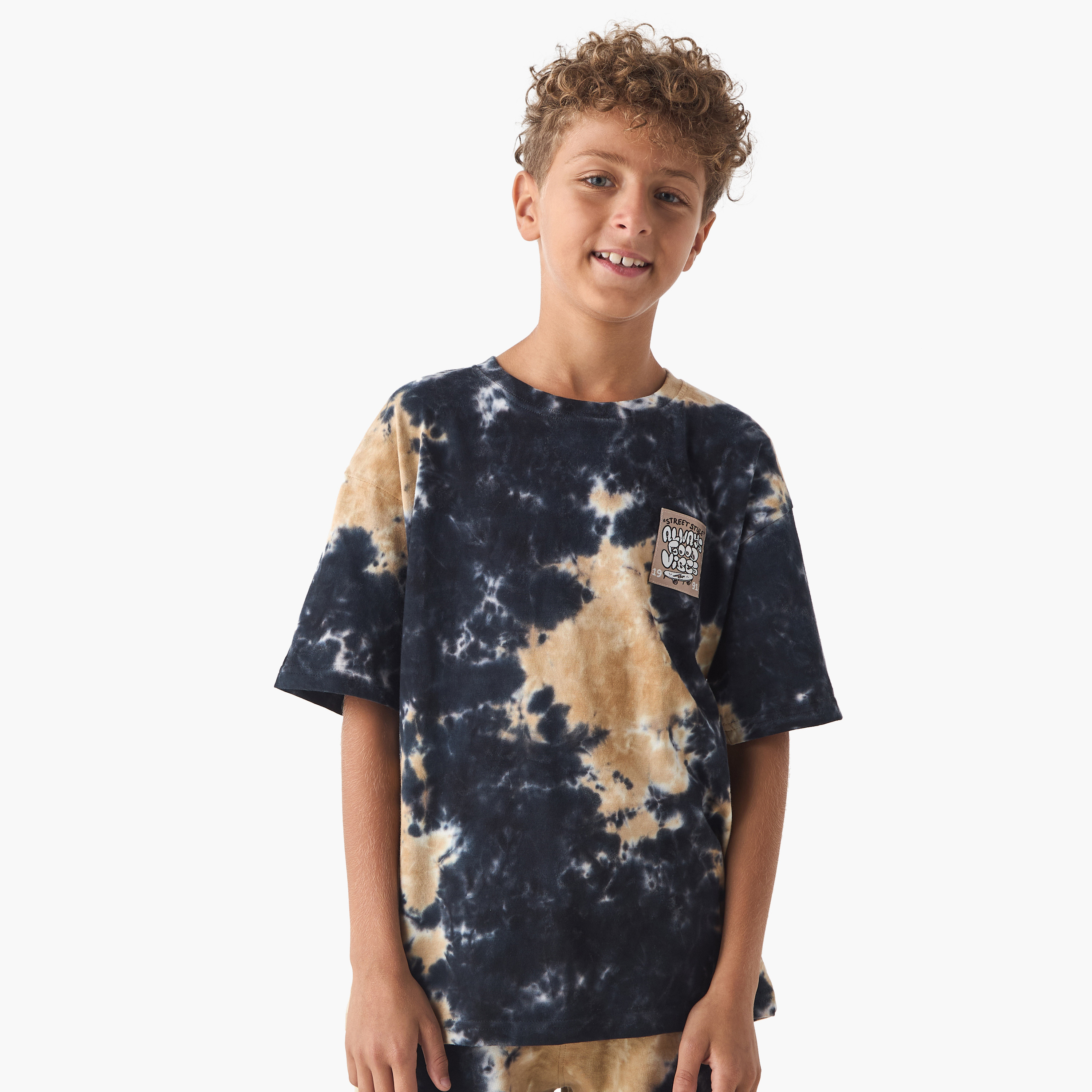 طقم تيشيرت وشورت بطبعات مصبوغة من جونيورز-boys-clothing-setsandcoords-image-2