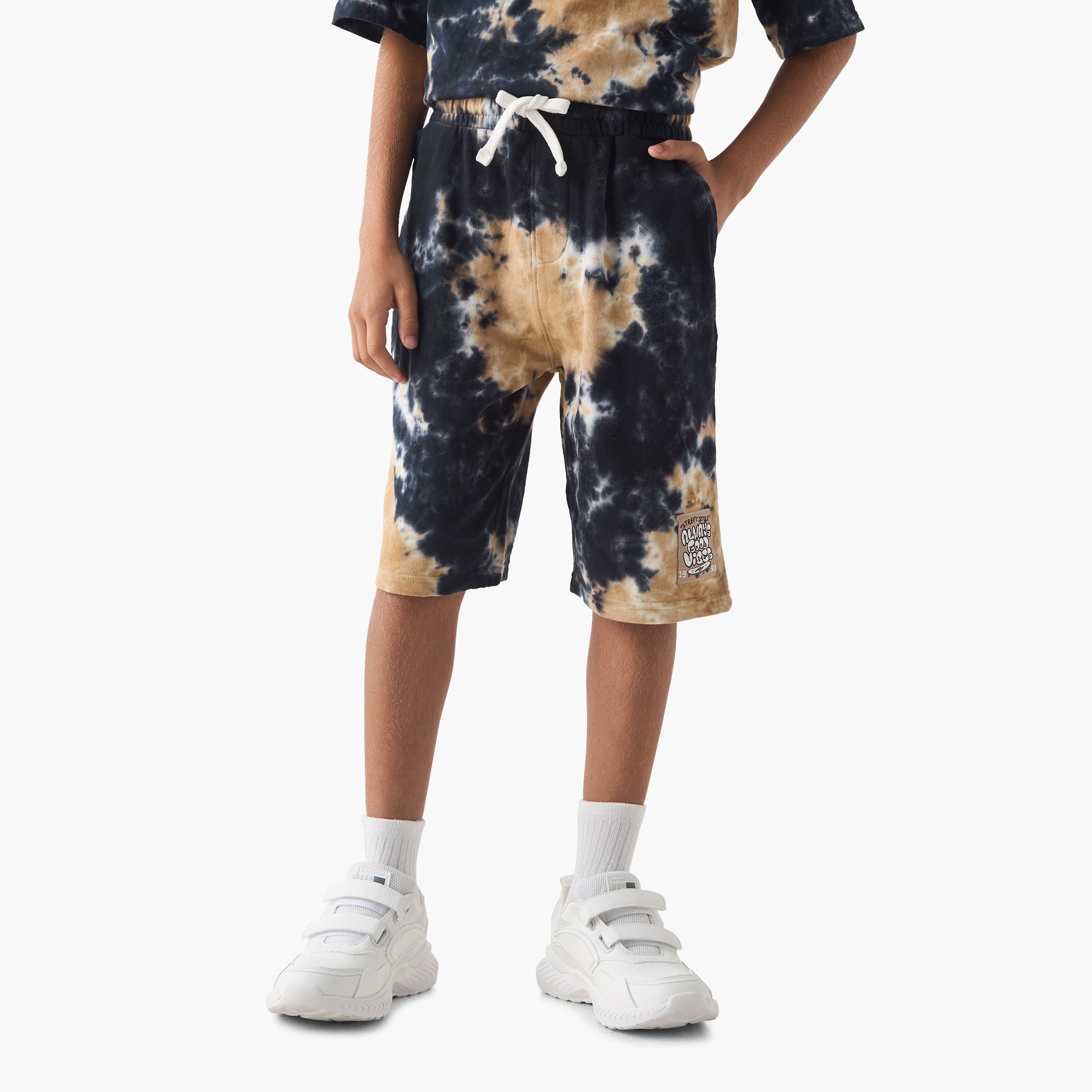 طقم تيشيرت وشورت بطبعات مصبوغة من جونيورز-boys-clothing-setsandcoords-image-3