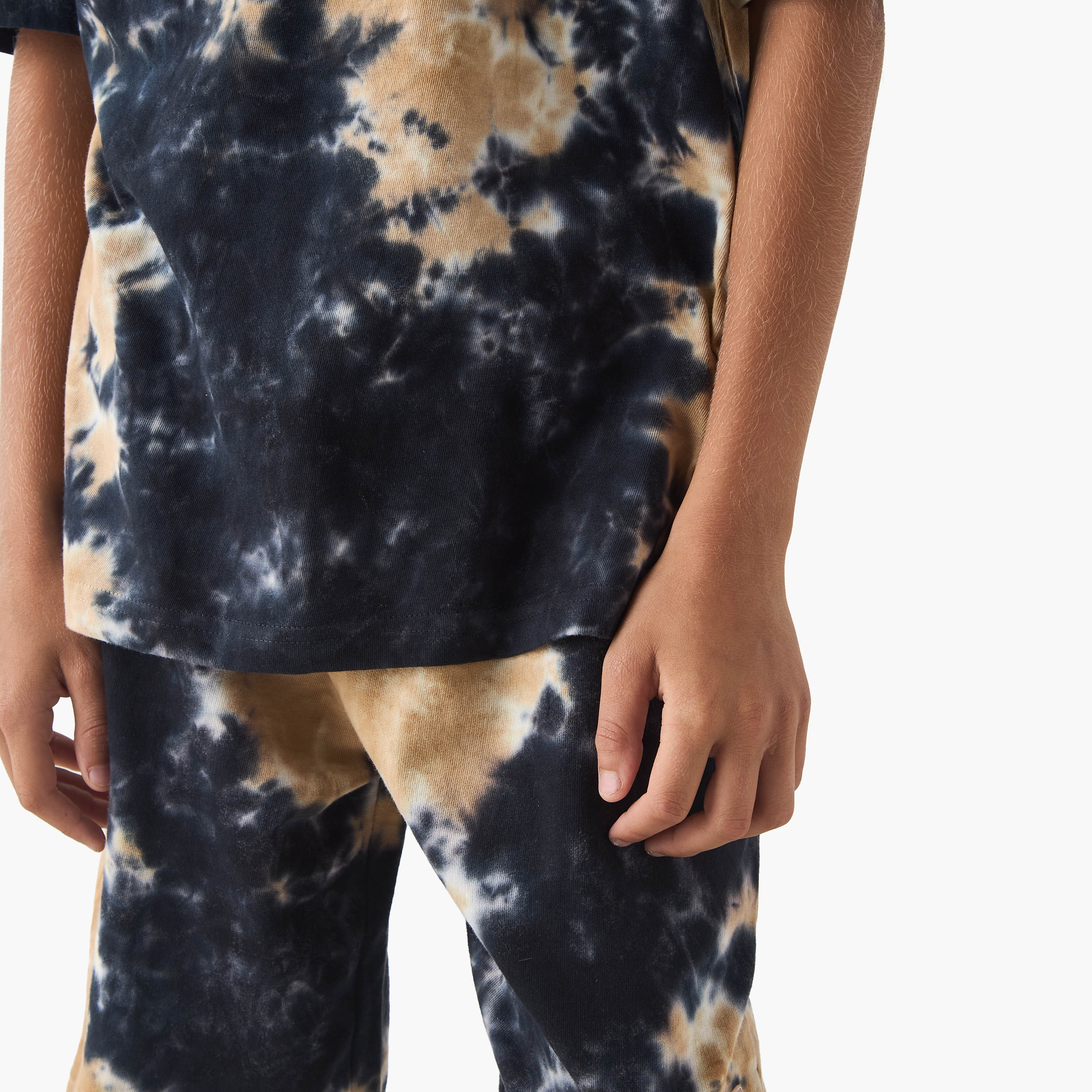 طقم تيشيرت وشورت بطبعات مصبوغة من جونيورز-boys-clothing-setsandcoords-image-5