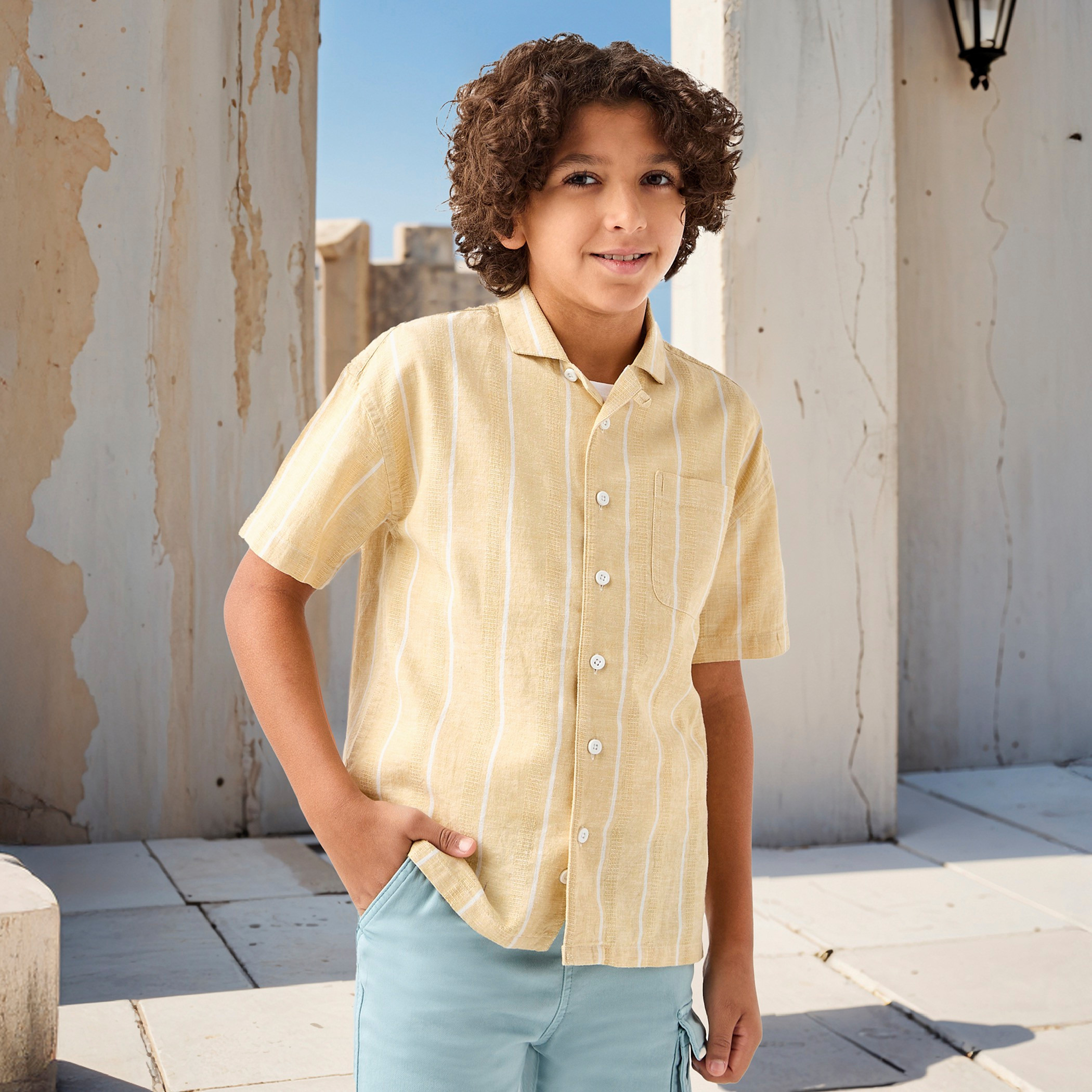 قميص مخطط بأكمام قصيرة وأزرار إغلاق من جونيورز-boys-clothing-shirts-image-1