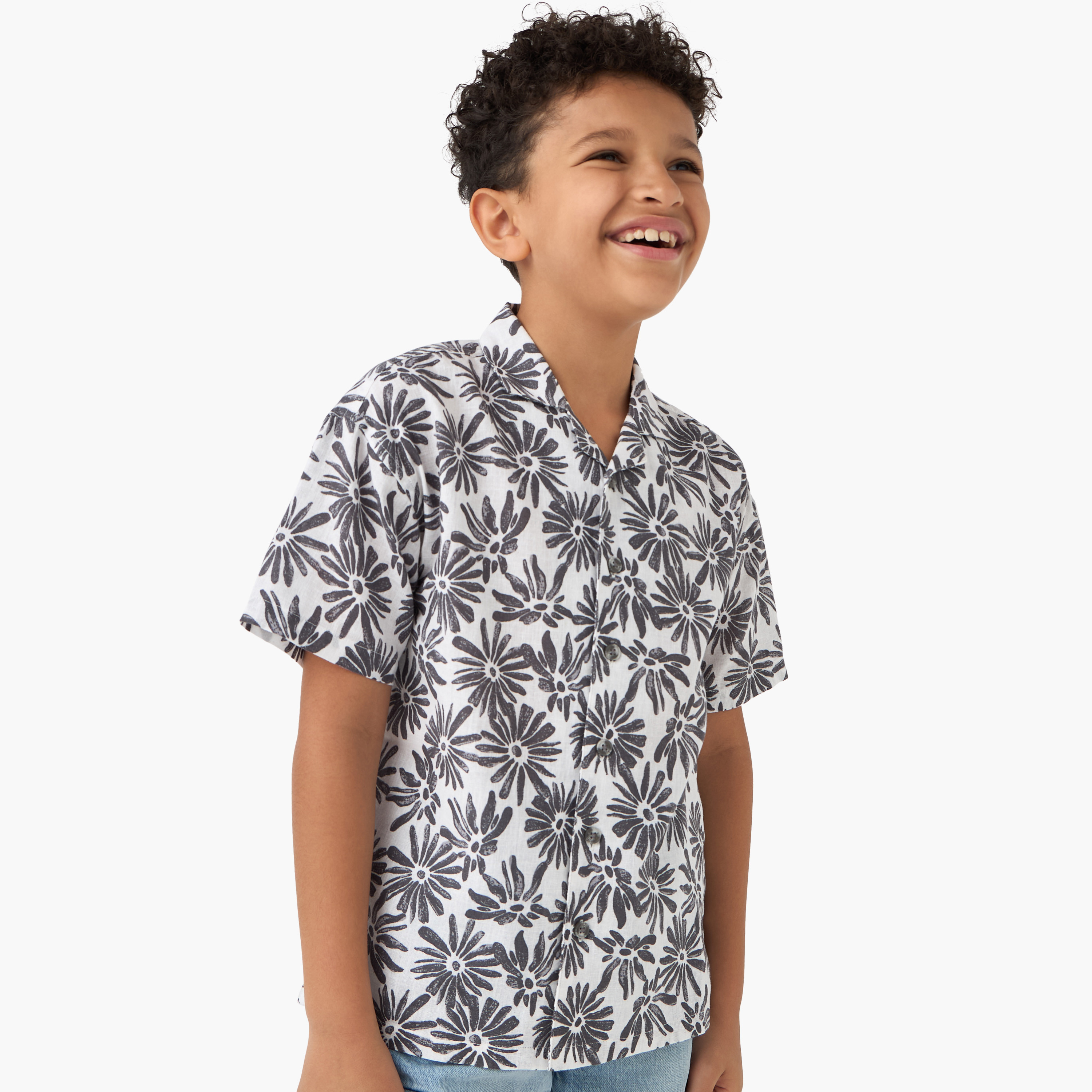 قميص بياقة كامب وأكمام قصيرة وطبعات زهرية من جونيورز-boys-clothing-shirts-image-1