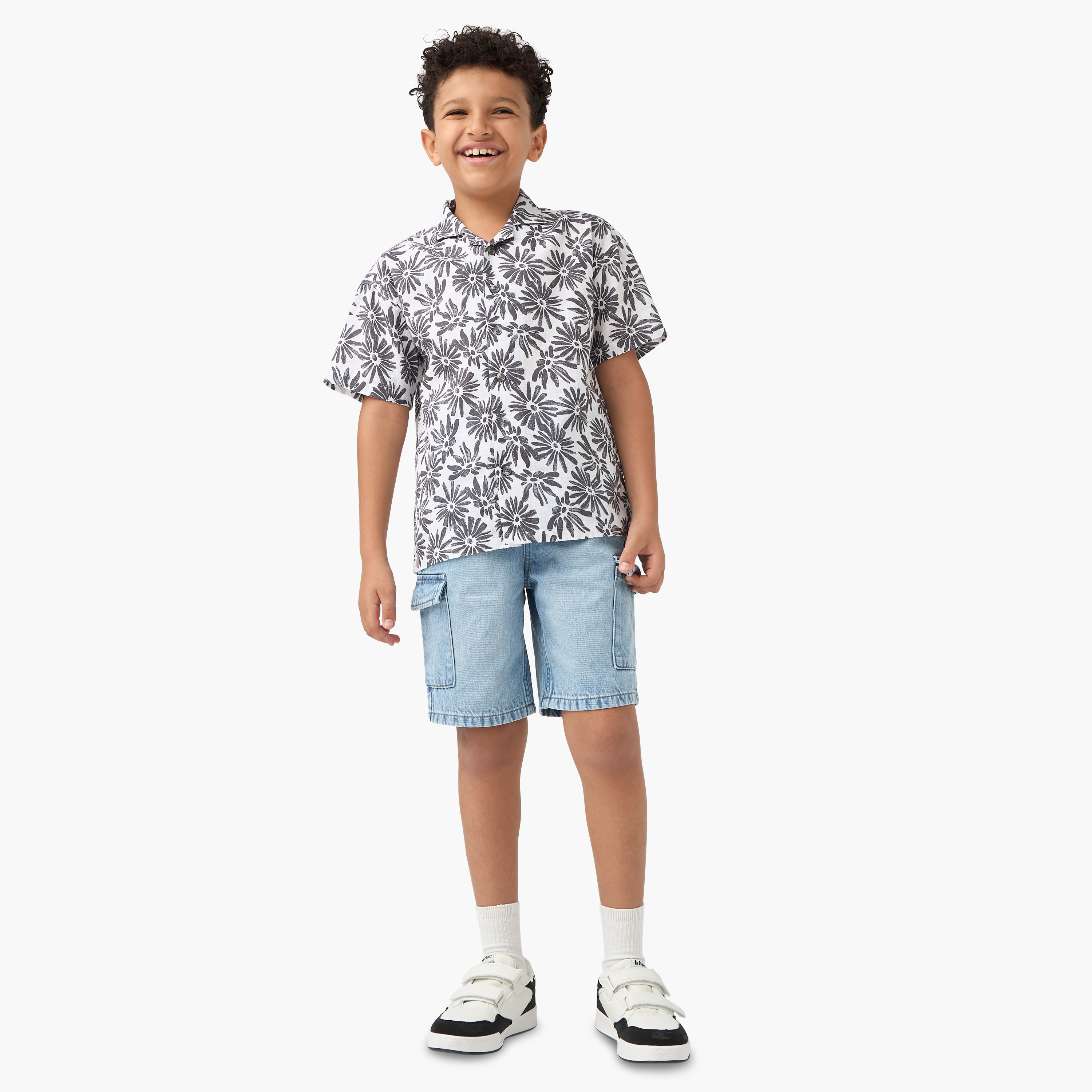قميص بياقة كامب وأكمام قصيرة وطبعات زهرية من جونيورز-boys-clothing-shirts-image-2