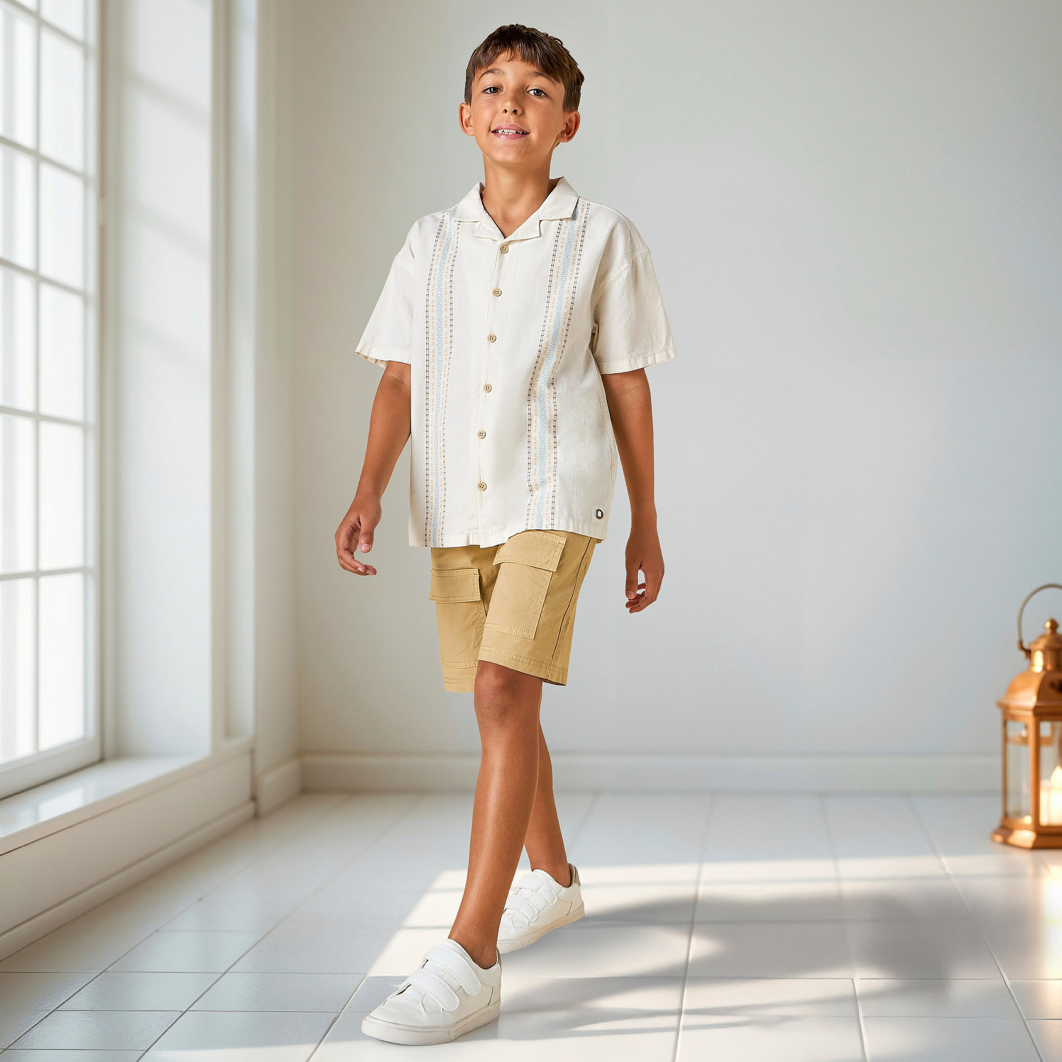 شورت كارجو سادة برباط إغلاق وجيوب من جونيورز-boys-clothing-bottoms-shorts-image-2