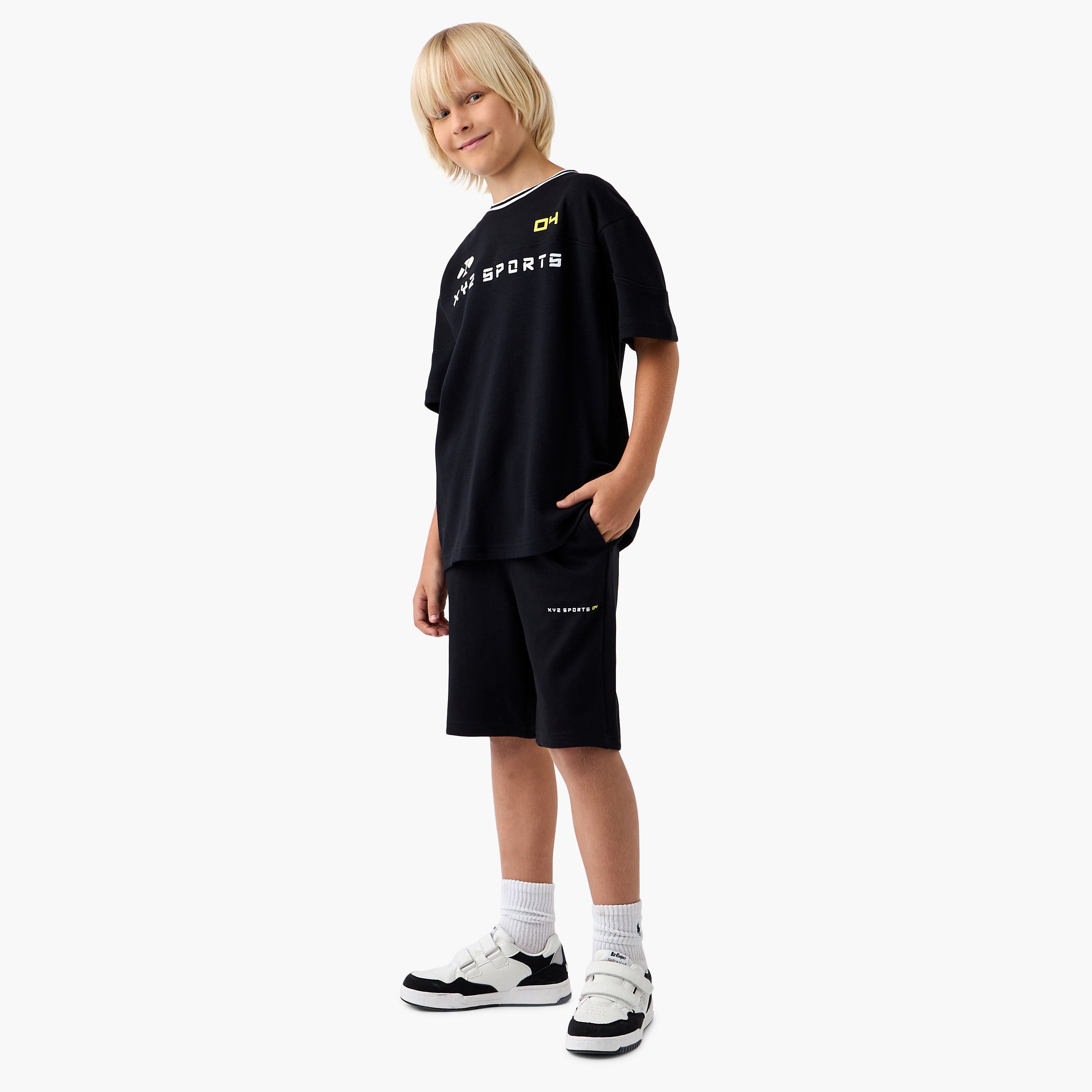 طقم تيشيرت وشورت بطبعات من إكس واي زد-boys-clothing-sportswear-sets-image-1