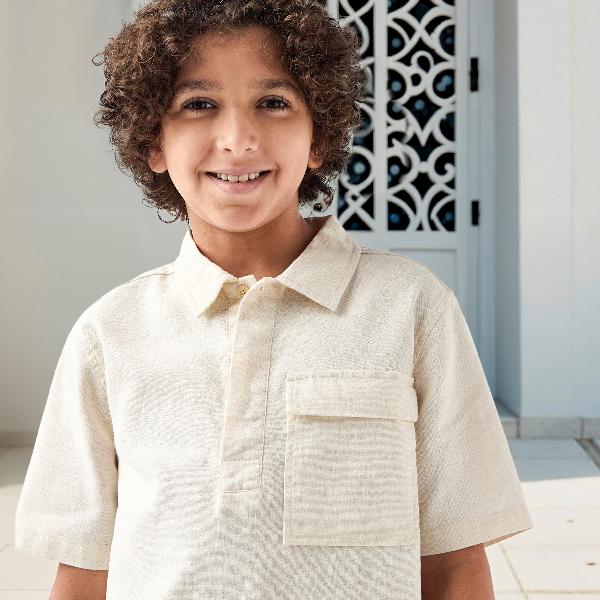 قميص كتان سادة بأزرار إغلاق وأكمام قصيرة-boys-clothing-shirts-image-5