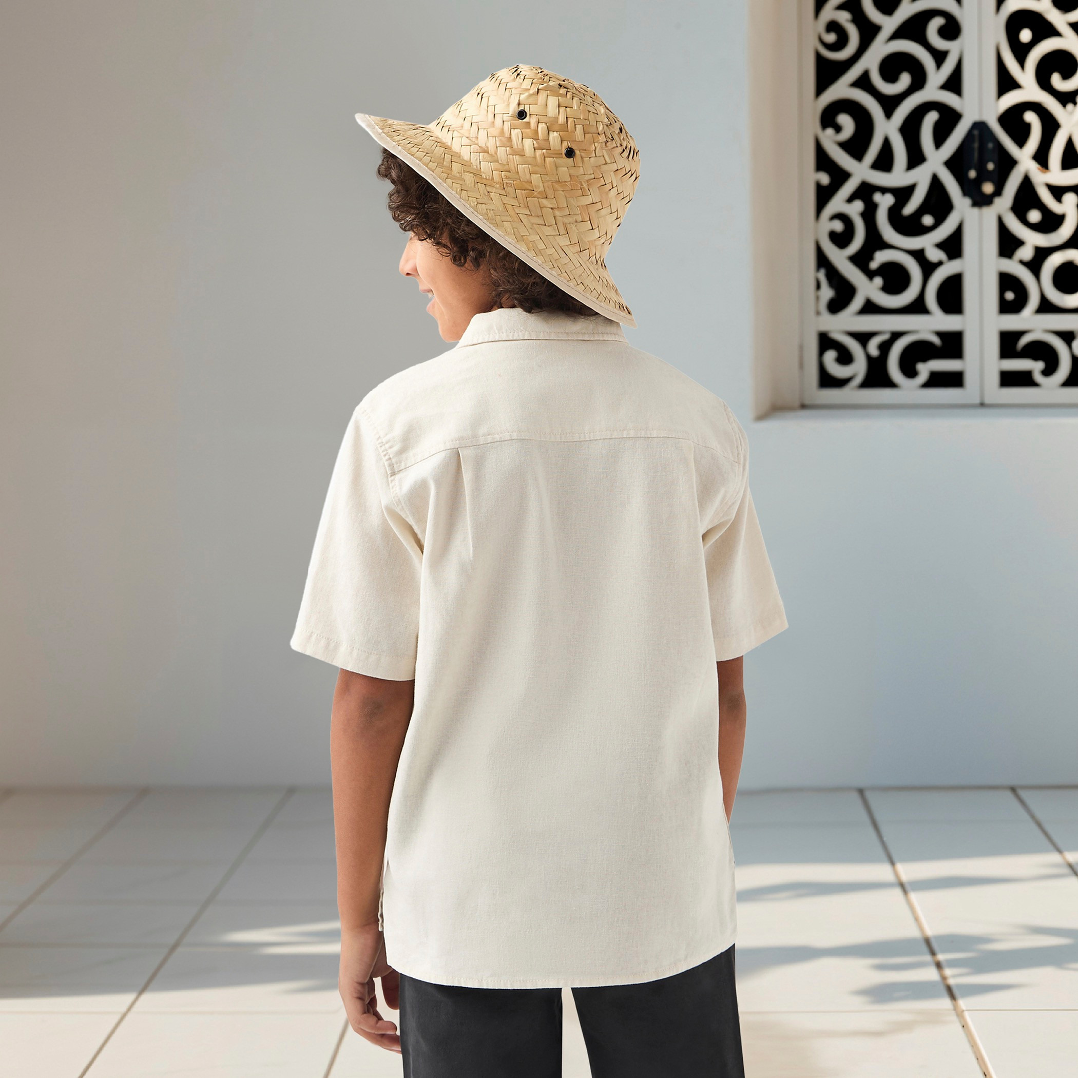 قميص كتان سادة بأزرار إغلاق وأكمام قصيرة-boys-clothing-shirts-image-3