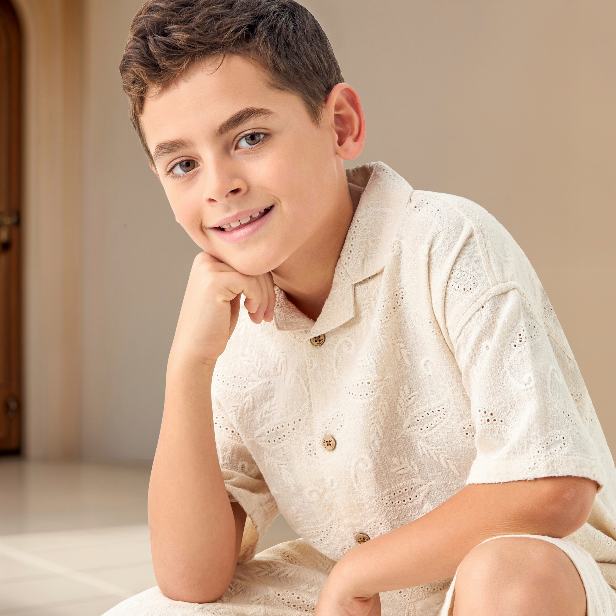 طقم شورت وقميص بياقة مطرّزة من إليجو-boys-clothing-setsandcoords-image-2
