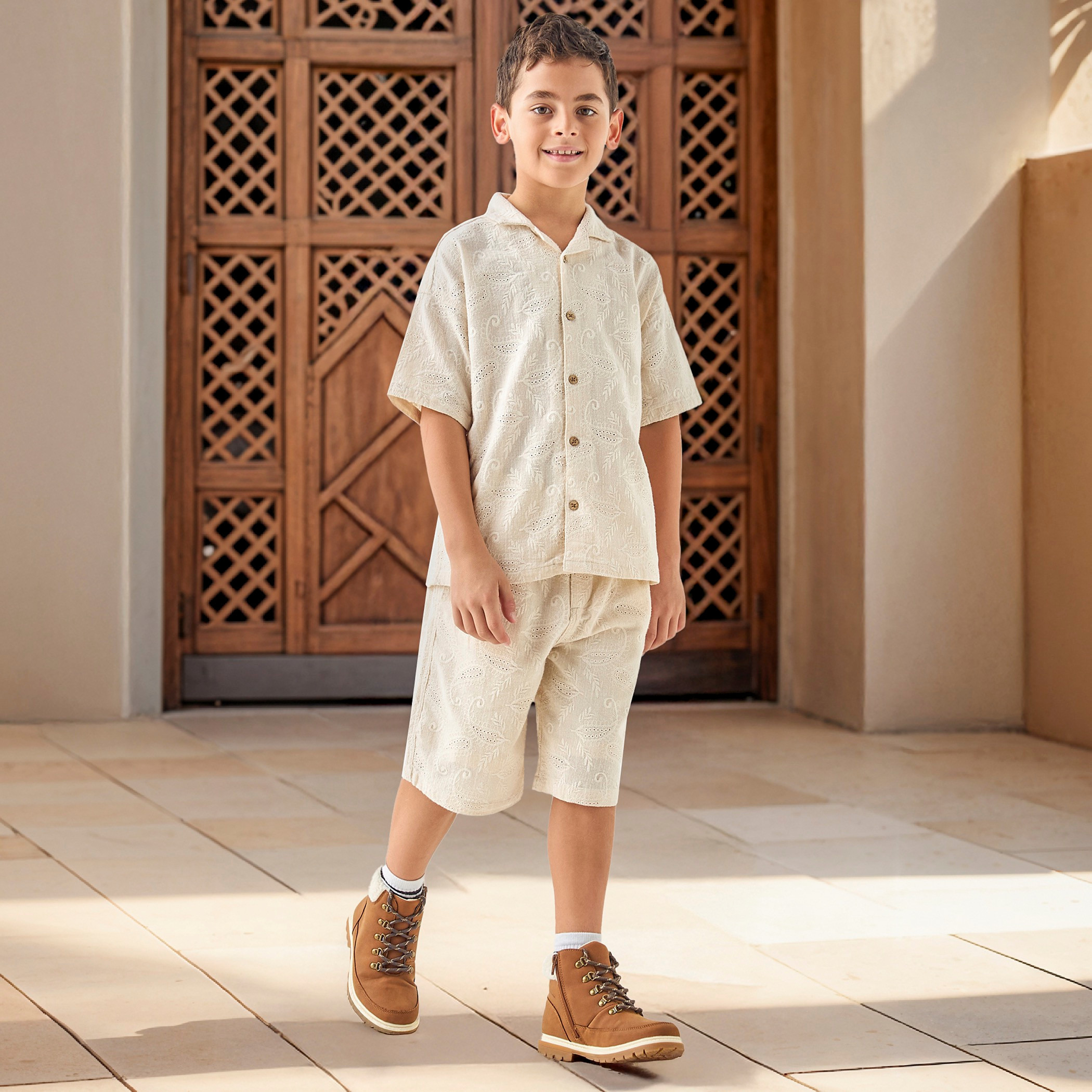طقم شورت وقميص بياقة مطرّزة من إليجو-boys-clothing-setsandcoords-image-3