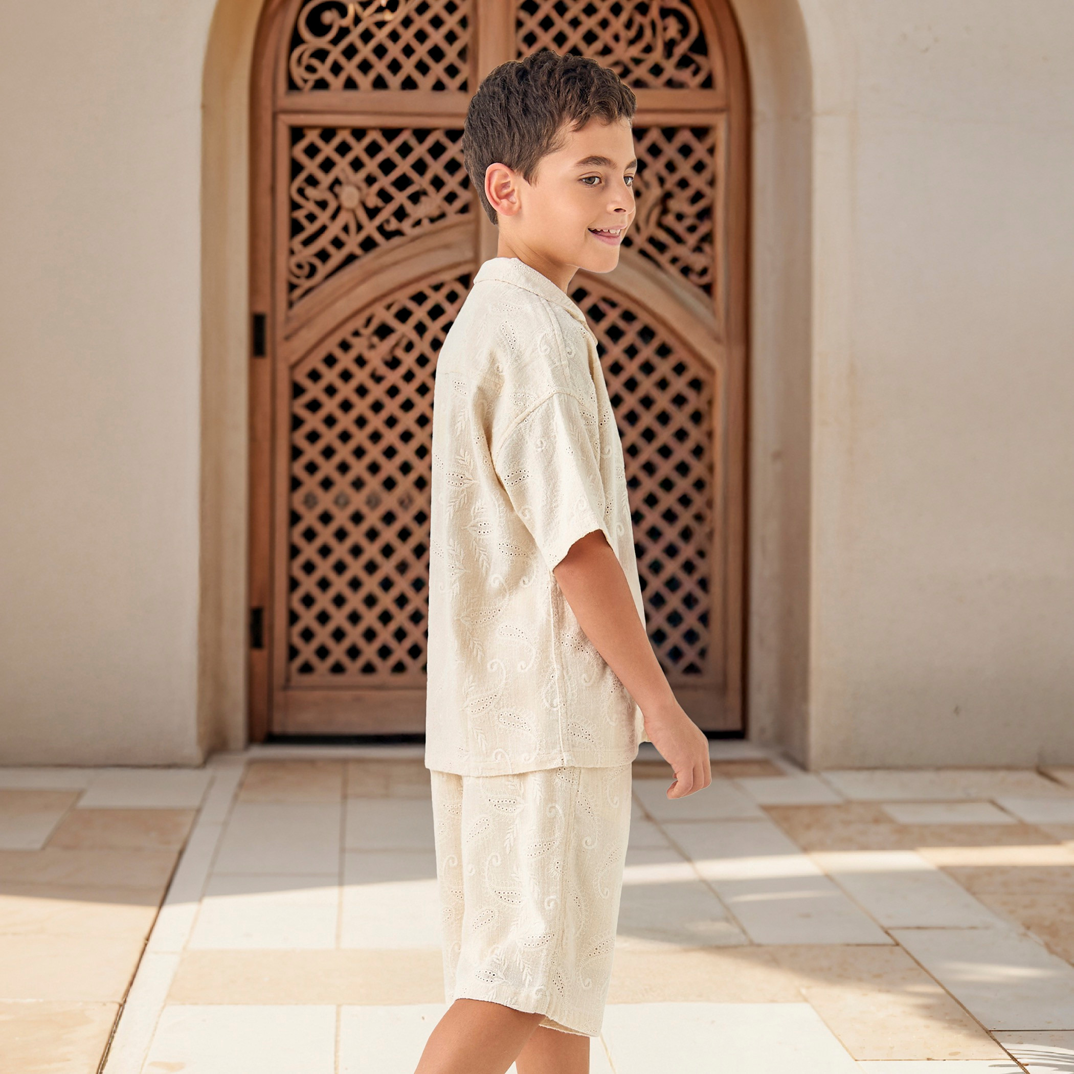 طقم شورت وقميص بياقة مطرّزة من إليجو-boys-clothing-setsandcoords-image-4