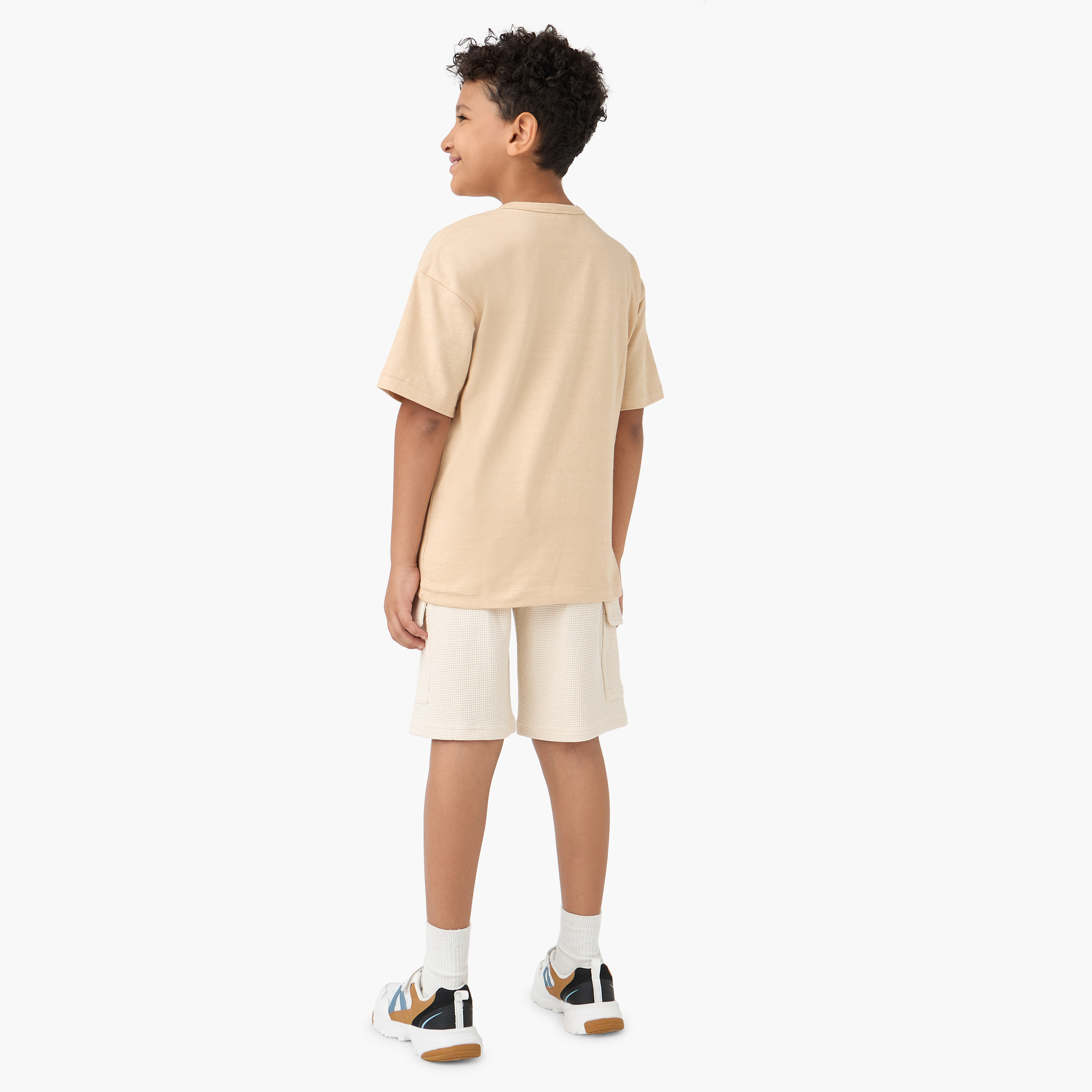 طقم شورت وتيشيرت سادة بياقة هينلي-boys-clothing-setsandcoords-image-4
