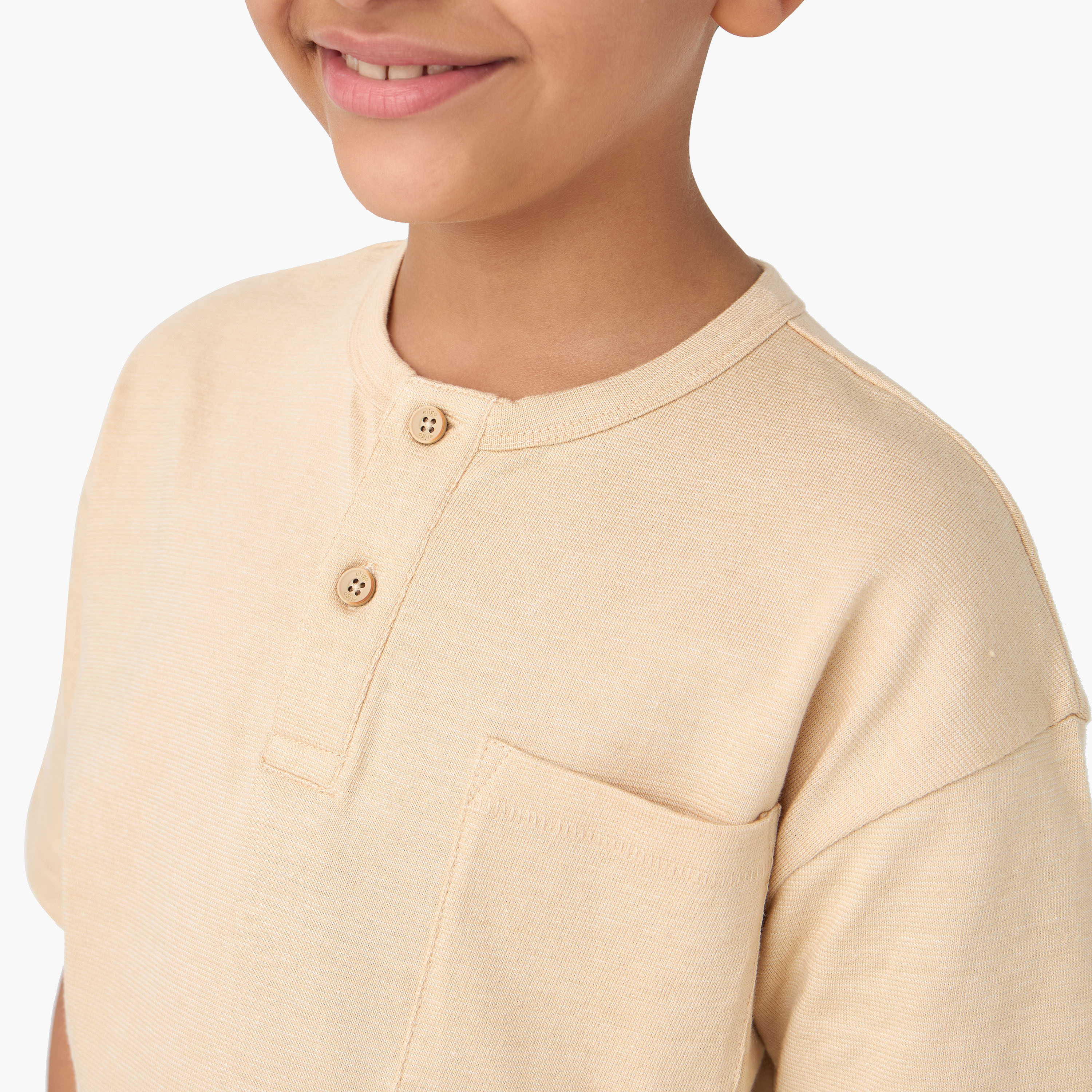 طقم شورت وتيشيرت سادة بياقة هينلي-boys-clothing-setsandcoords-image-5
