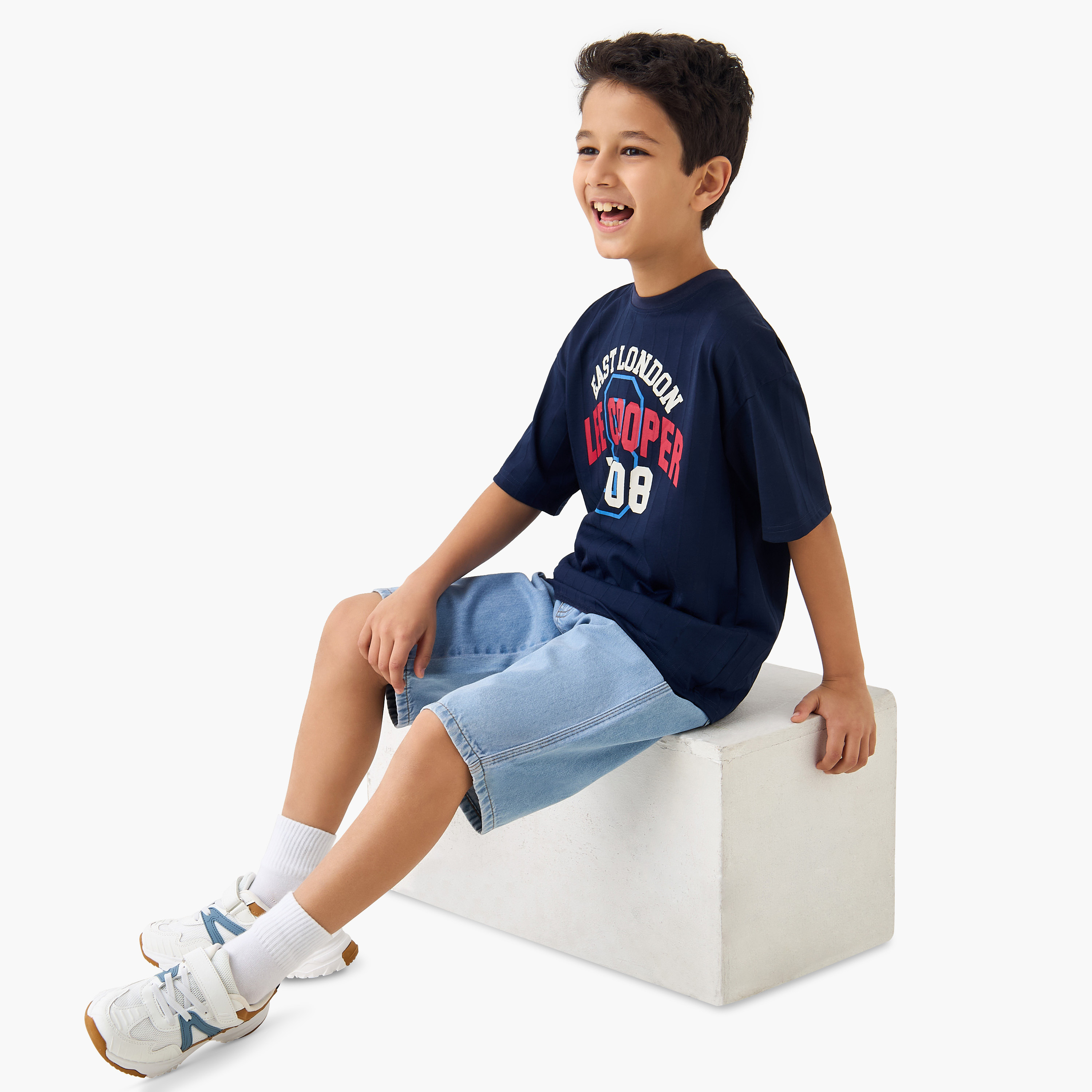تيشيرت بطبعات تايبوجرافيك وياقة ضيقة وأكمام قصيرة من لي كوبر-boys-clothing-tshirtsandpolos-image-2