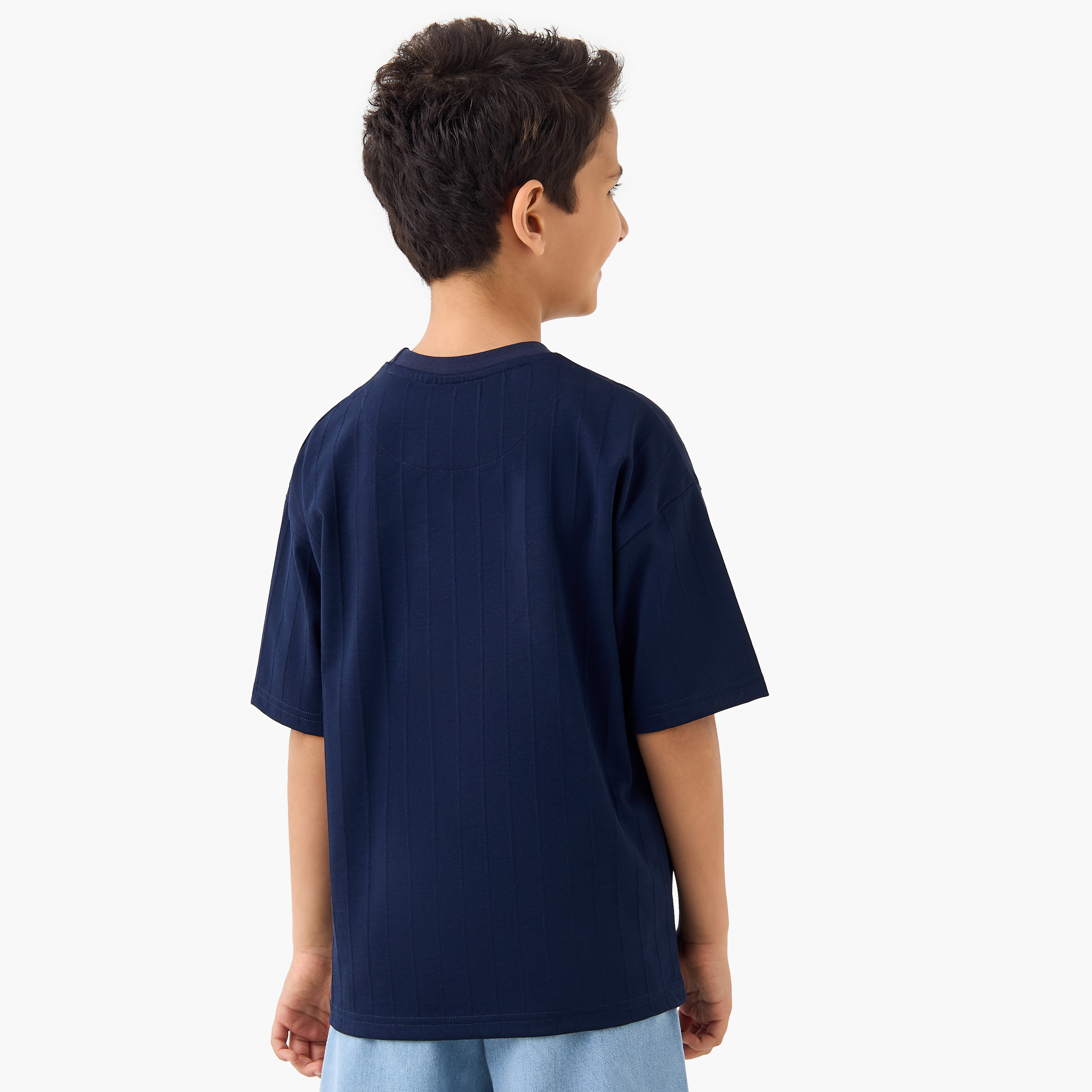 تيشيرت بطبعات تايبوجرافيك وياقة ضيقة وأكمام قصيرة من لي كوبر-boys-clothing-tshirtsandpolos-image-3