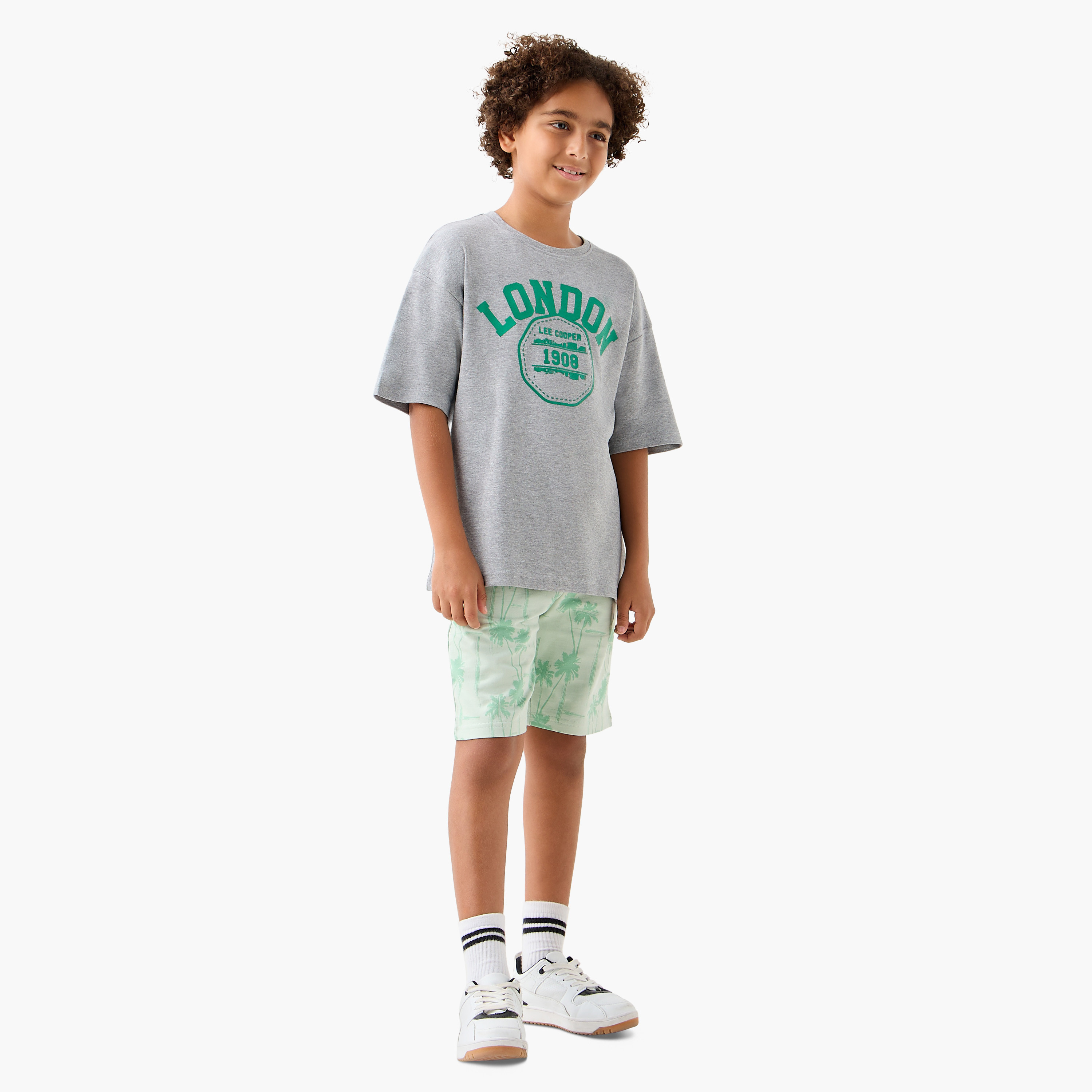 تيشيرت بأكمام قصيرة وتفاصيل شعار من لي كوبر-boys-clothing-tshirtsandpolos-image-2