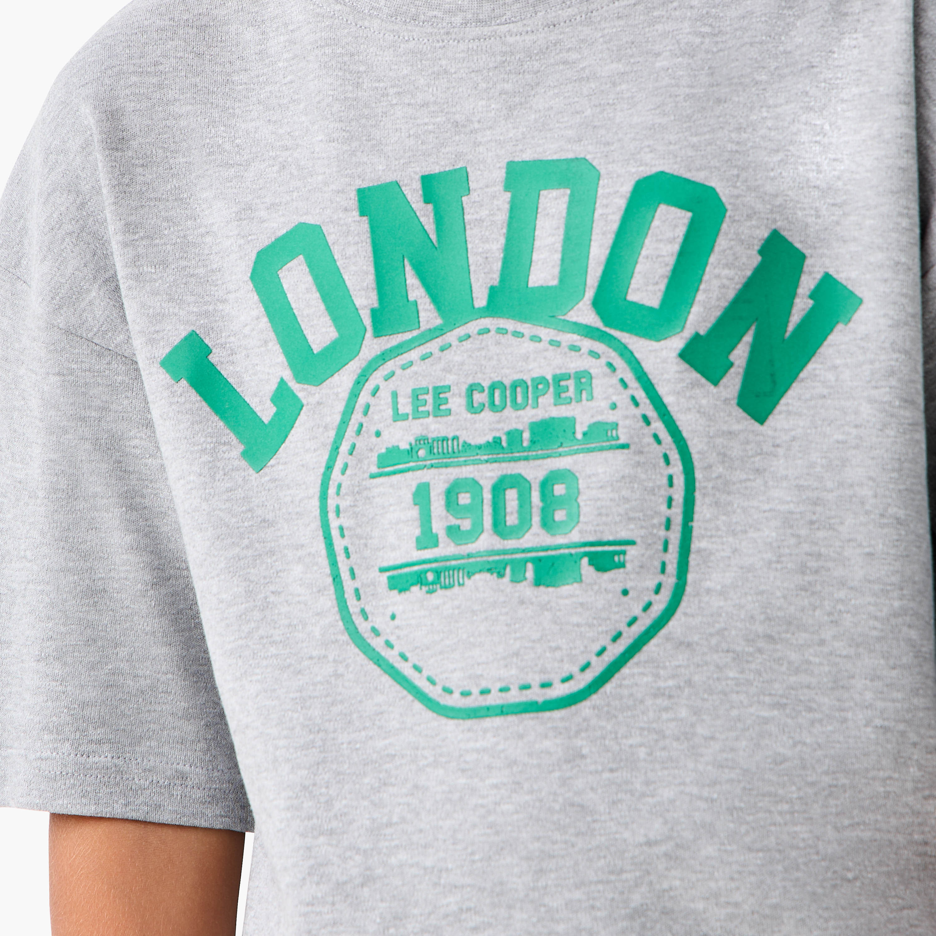 تيشيرت بأكمام قصيرة وتفاصيل شعار من لي كوبر-boys-clothing-tshirtsandpolos-image-5